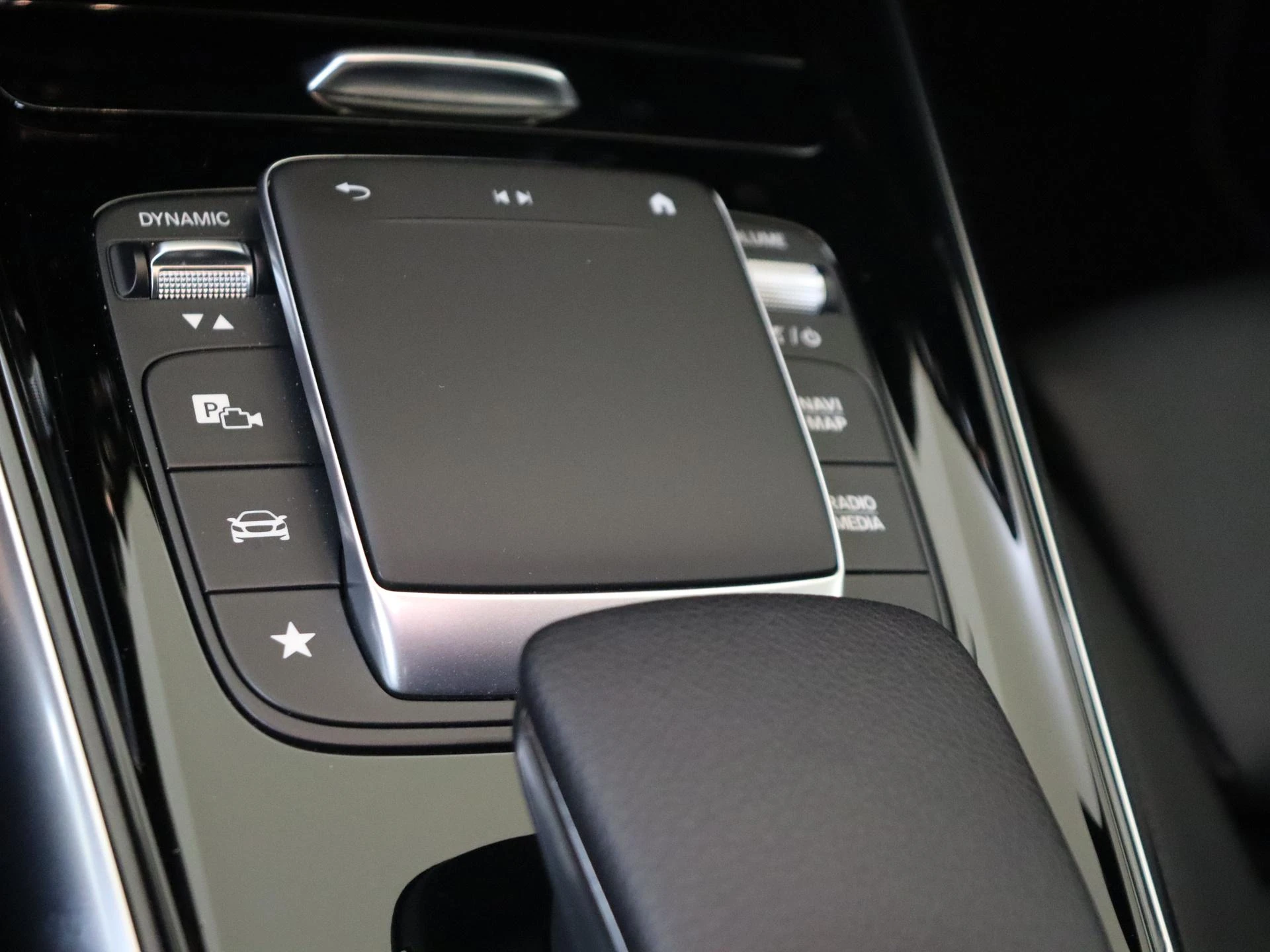 Mercedes-Benz-GLA-image-20