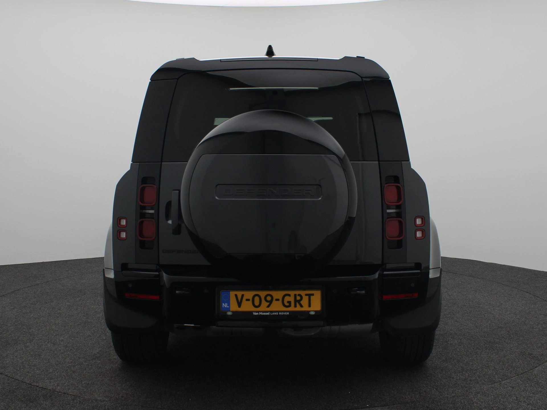 Land Rover-Defender-image-4