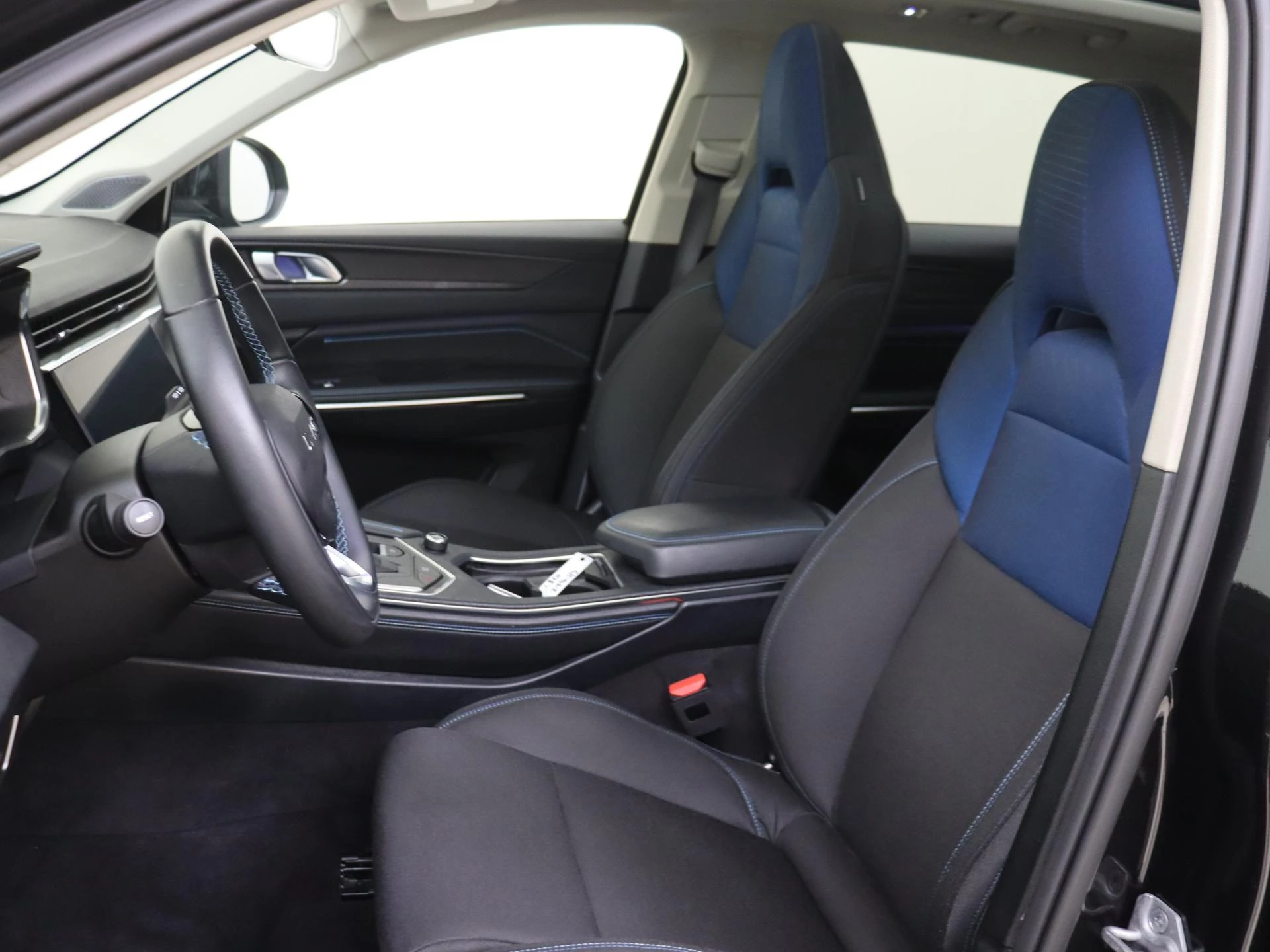 Lynk & Co-01-image-10