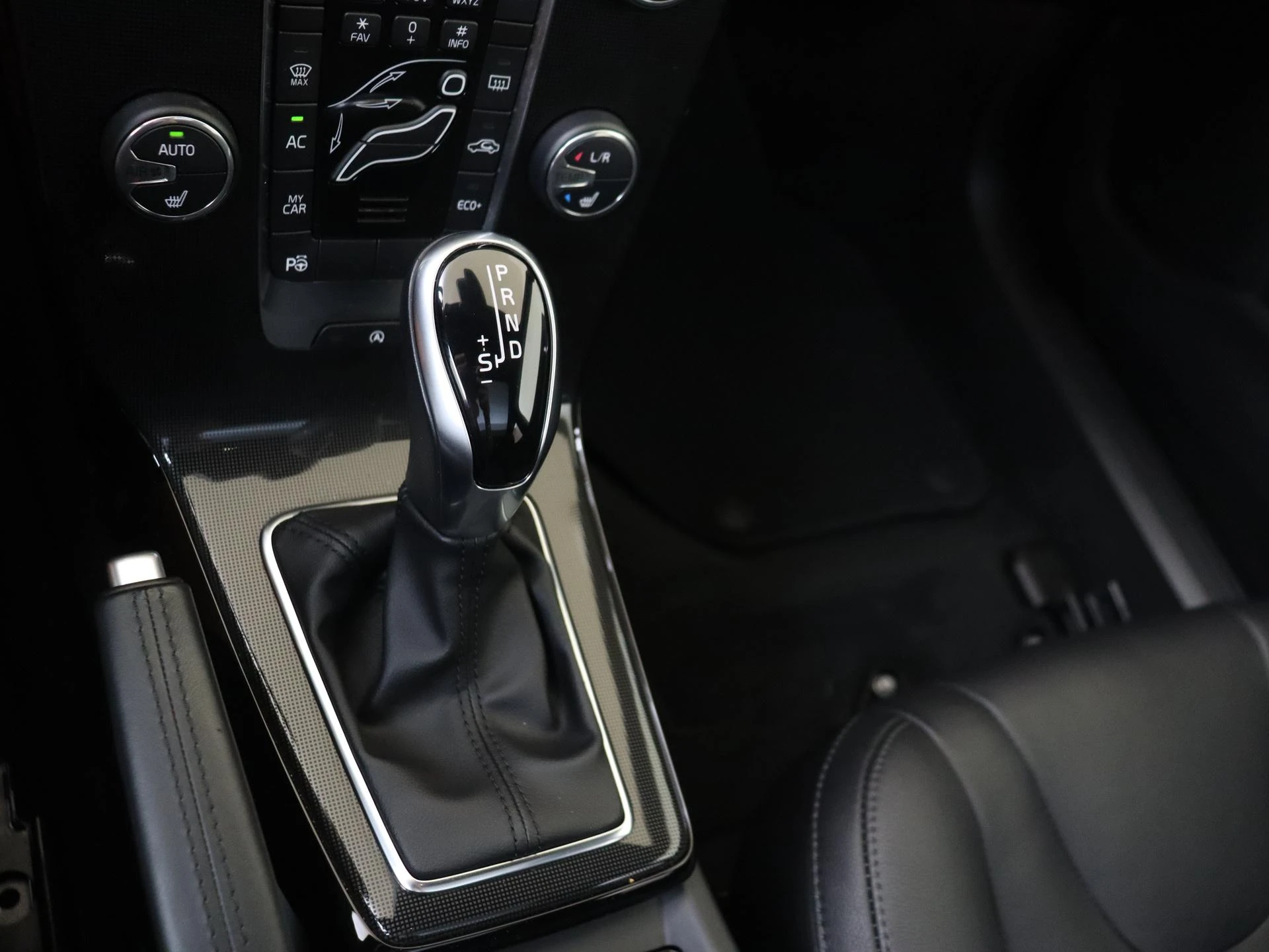 Volvo-V40-image-13