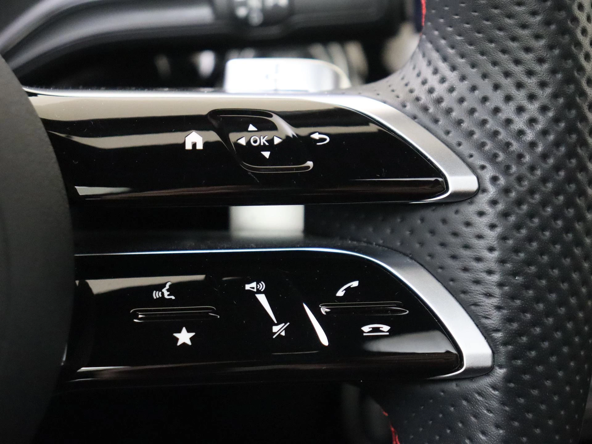 Mercedes-Benz-CLA-image-13