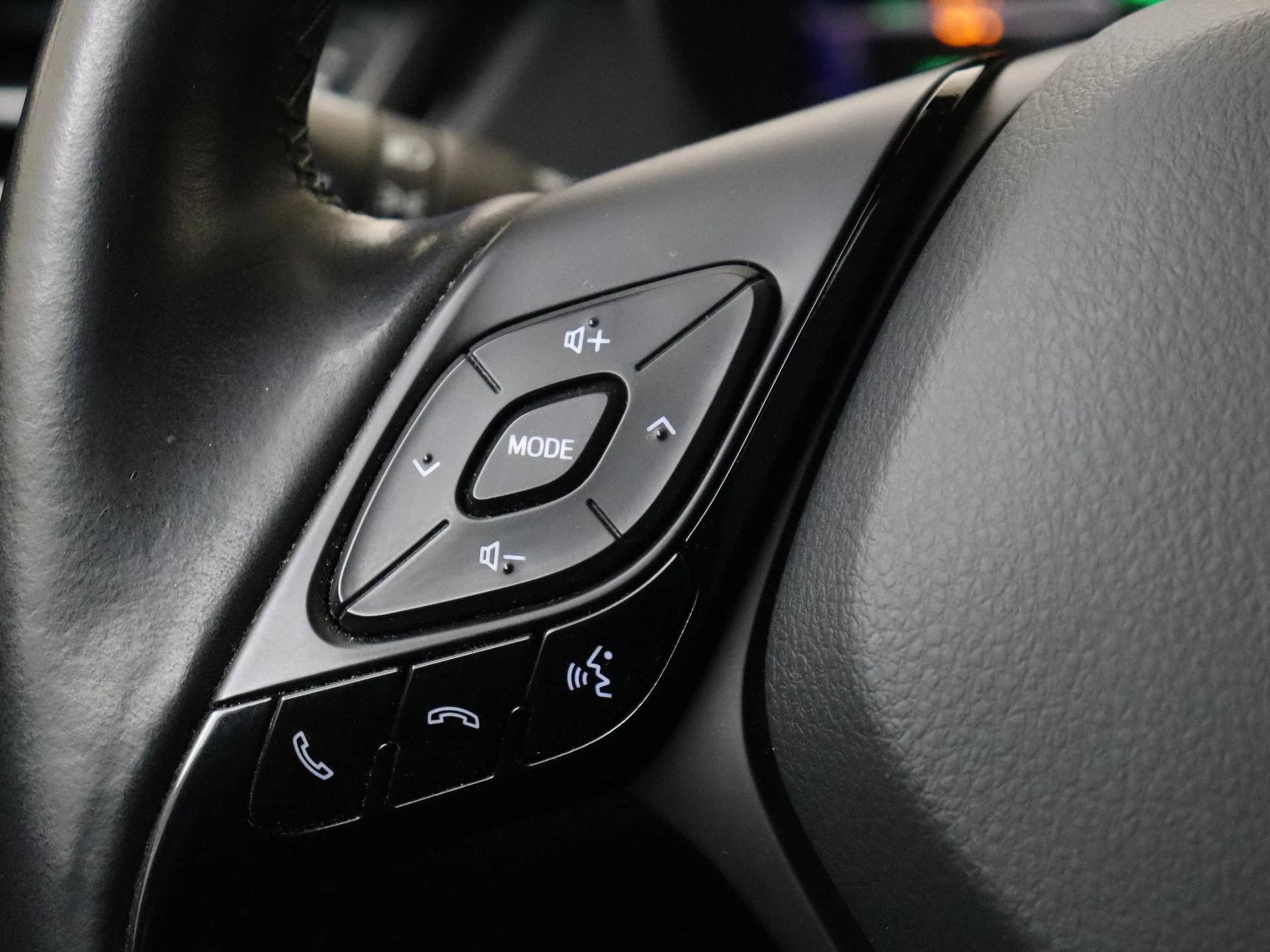 Toyota C-HR 1.8 Hybrid Bi-Tone Plus