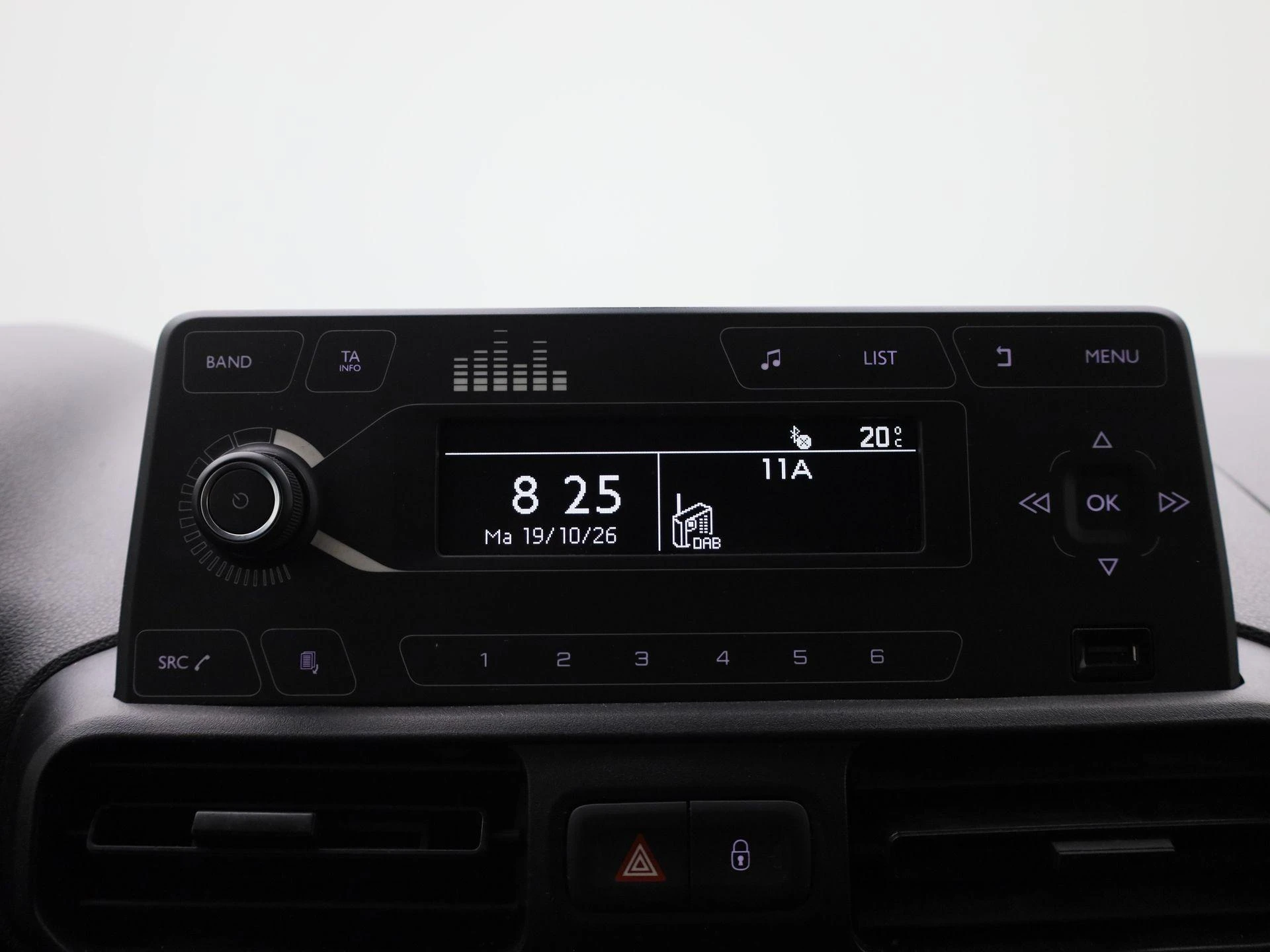 Opel-Combo Life-image-18