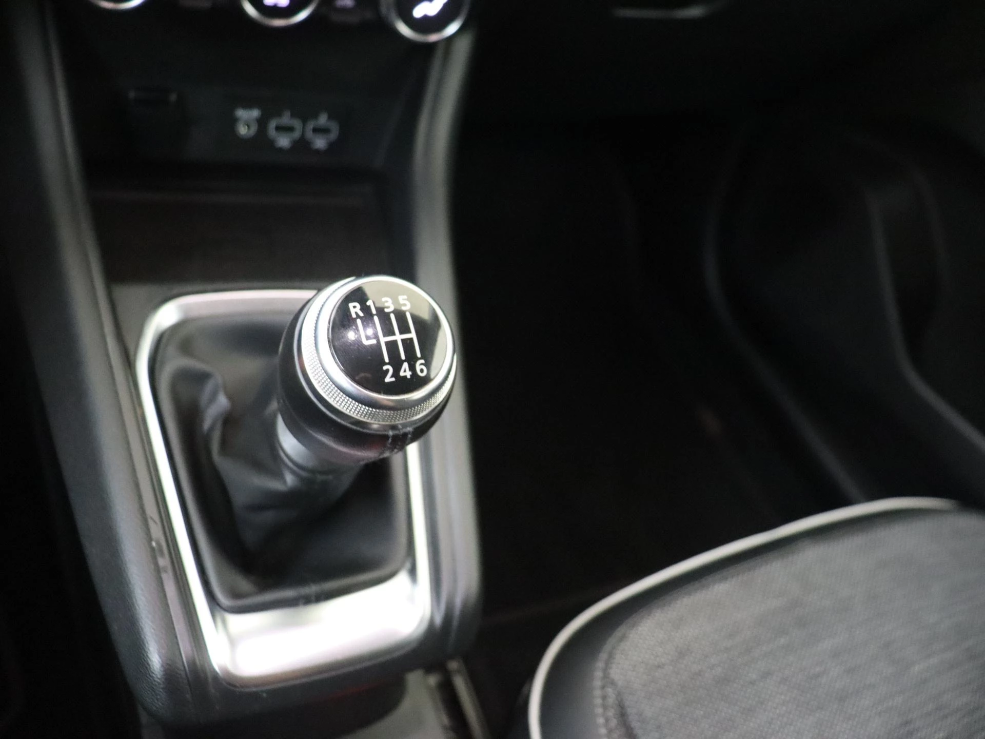 Renault-Captur-image-15