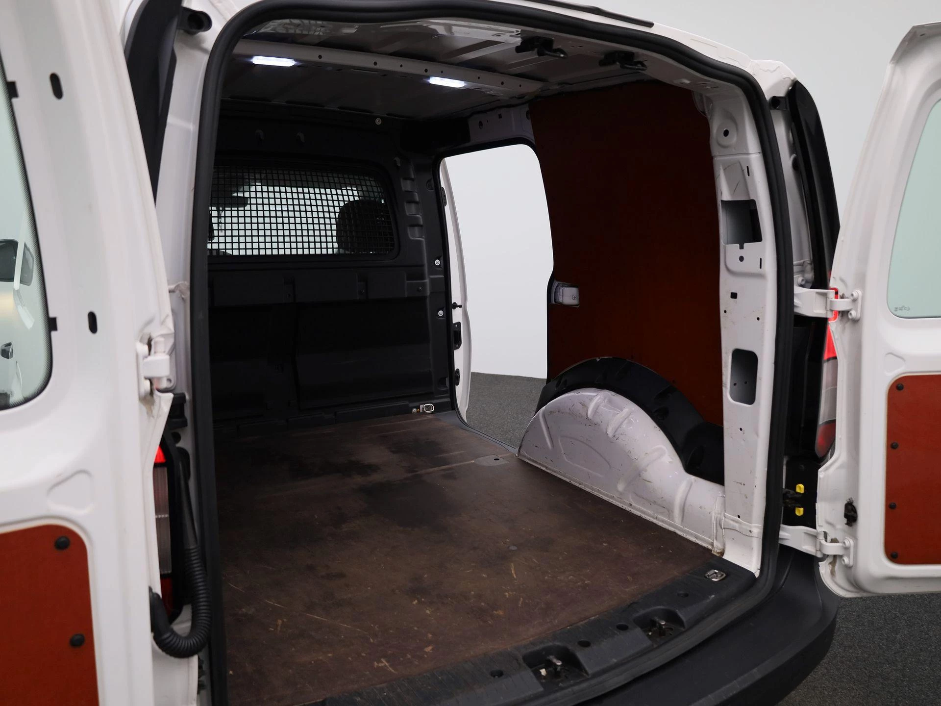 Volkswagen-Caddy-image-31