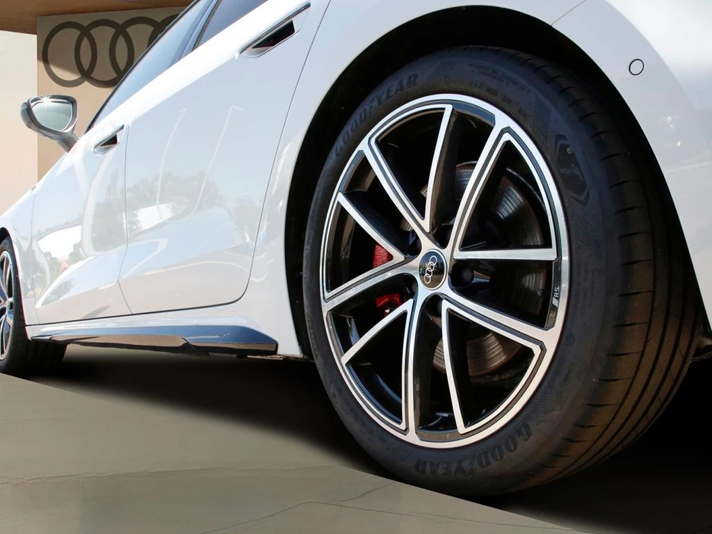 Audi A5 Lim. e-hybrid Q S-line 19"|PANO|MATRIX|HuD|B&O