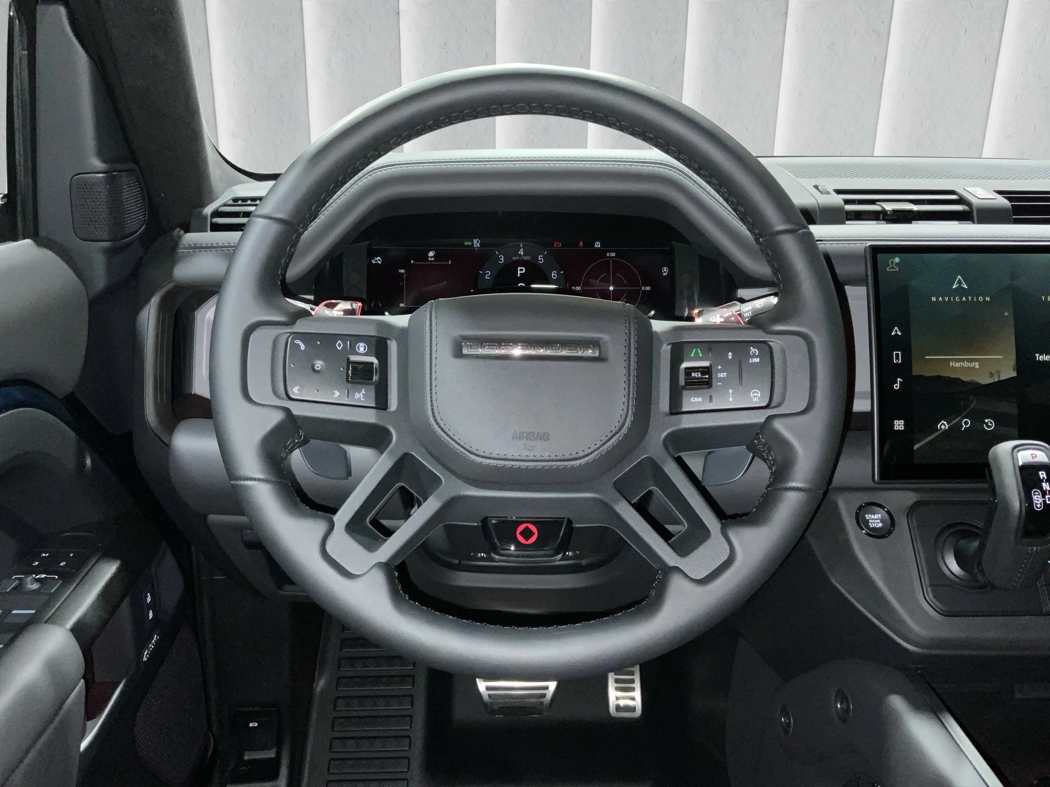 Land Rover Defender OCTA 4.4 P635