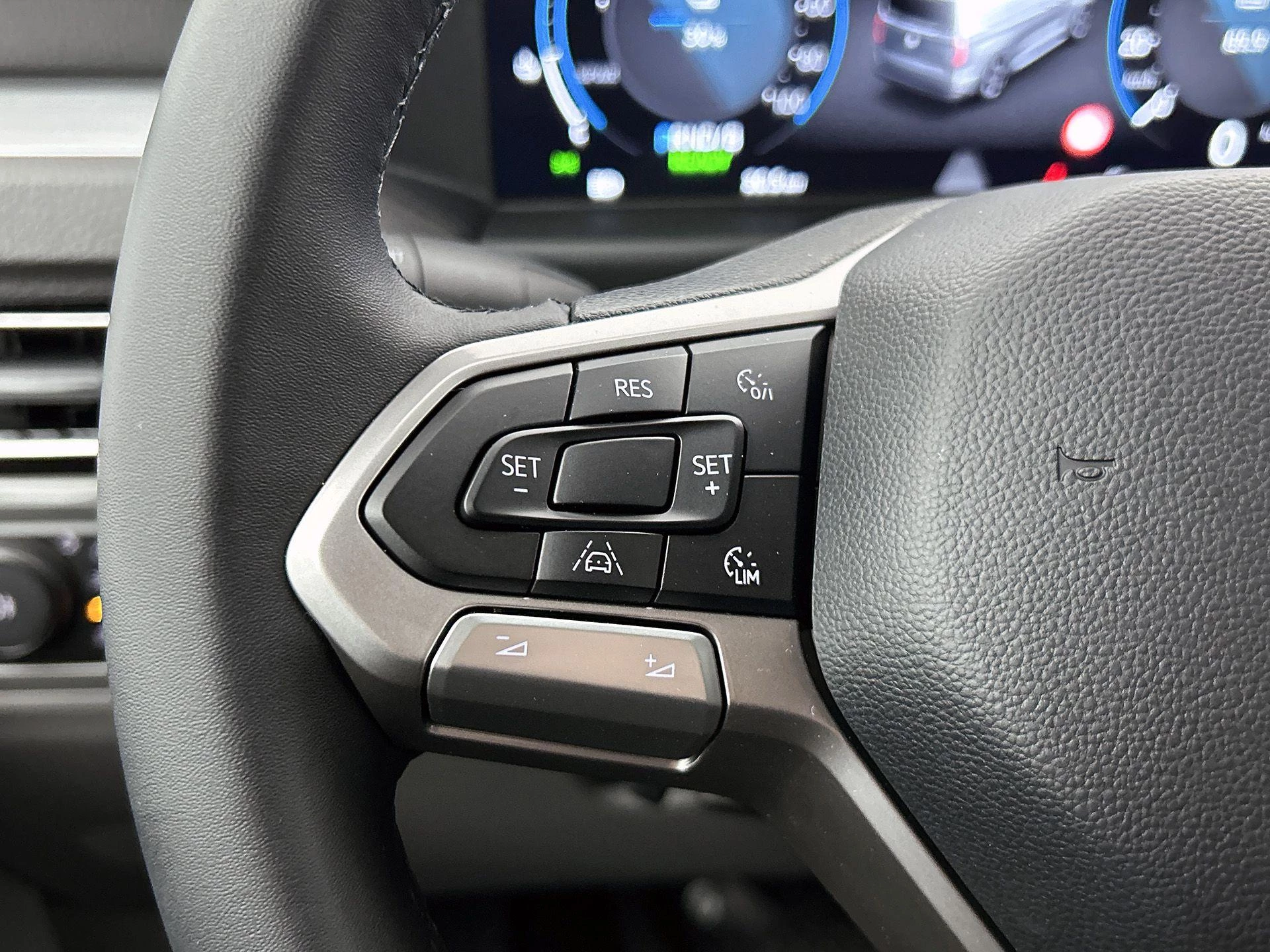 Volkswagen-e-Transporter-image-5