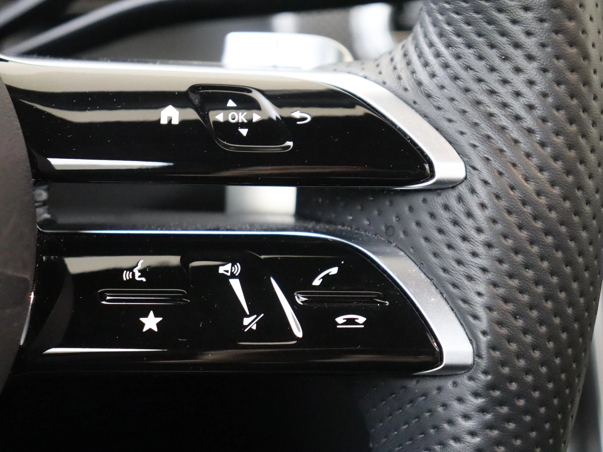 Mercedes-Benz-GLC-image-16