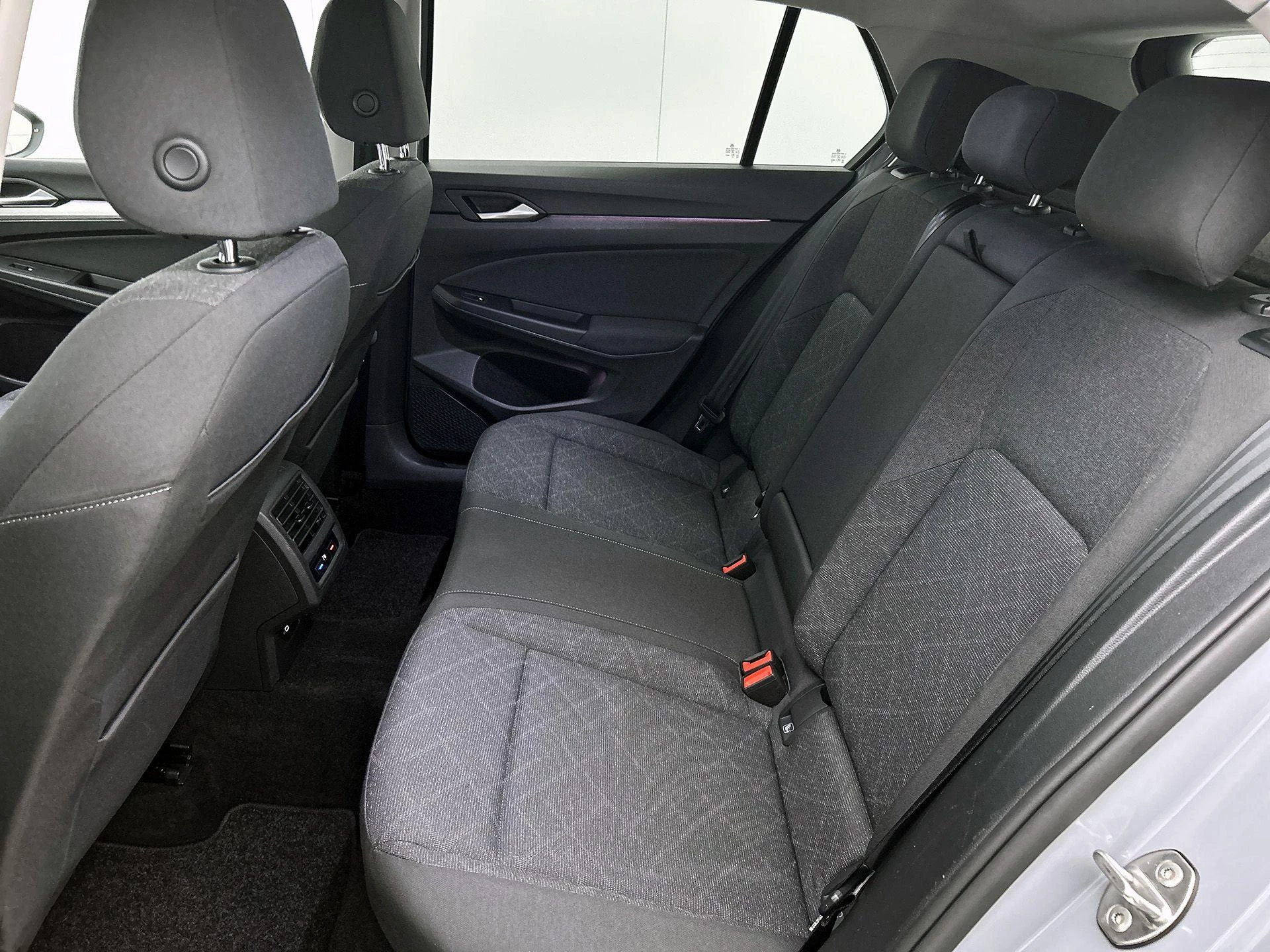 Volkswagen-Golf-image-28