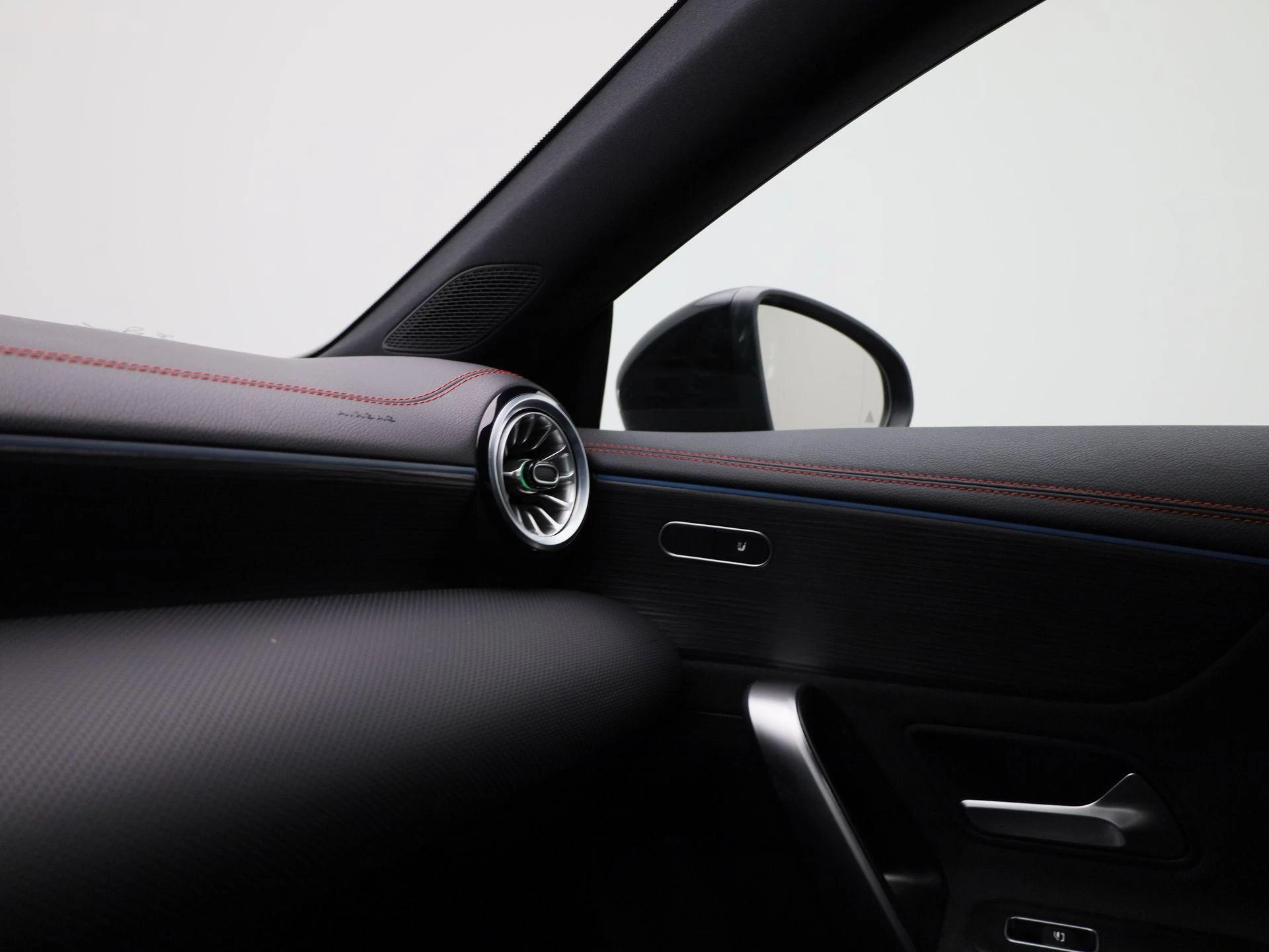 Mercedes-Benz-CLA-image-29
