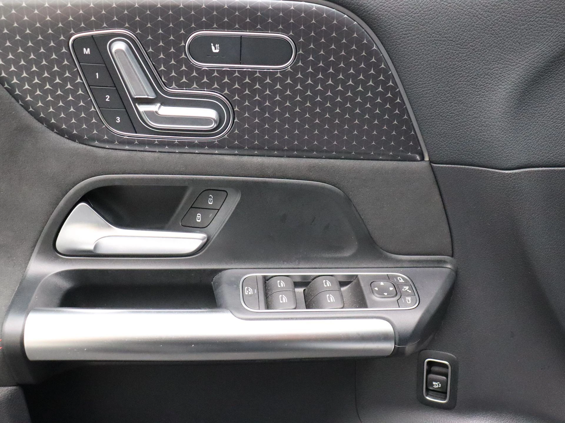 Mercedes-Benz EQA 250+ Star Edition + PANORAMISCH DAK + BURMESTER + HEAD UP + CARPLAY