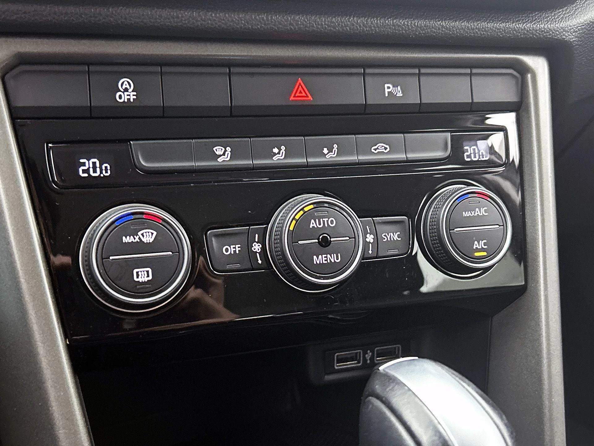 Volkswagen-T-Roc-image-18