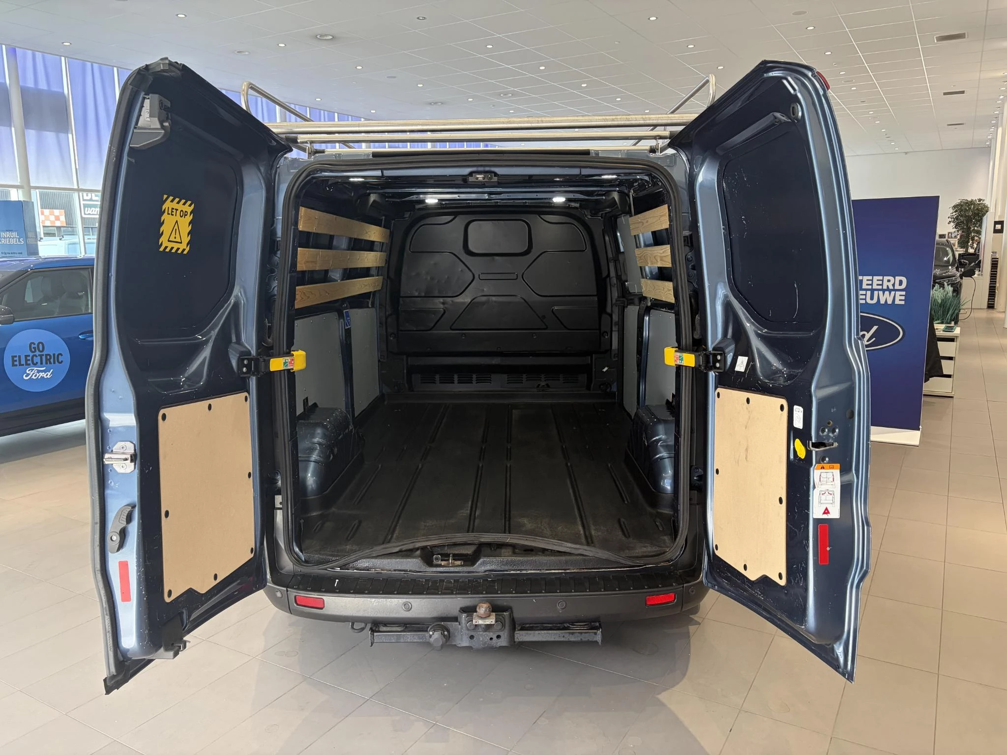 Ford-Transit Custom-image-5