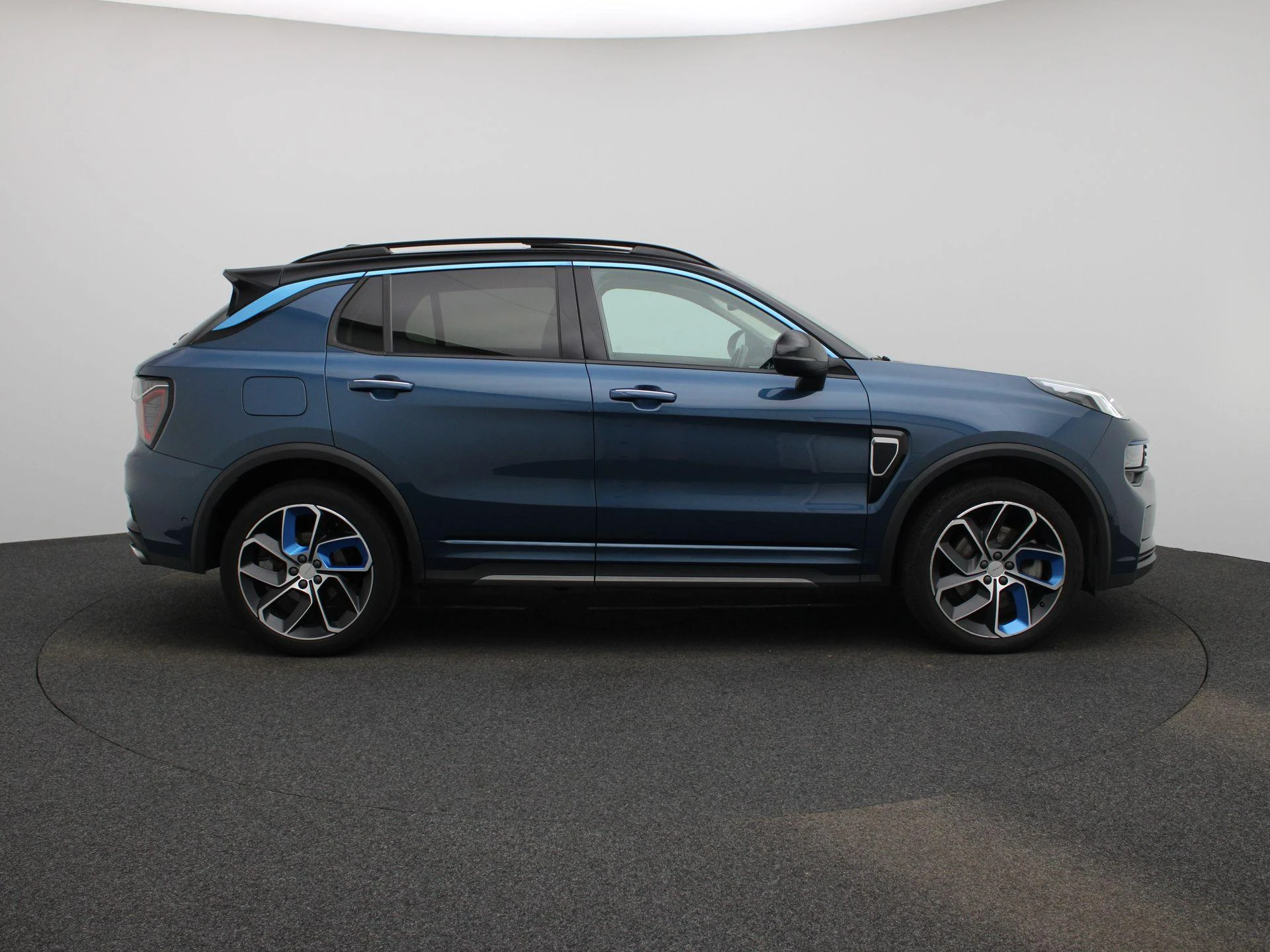 Lynk & Co-01-image-5