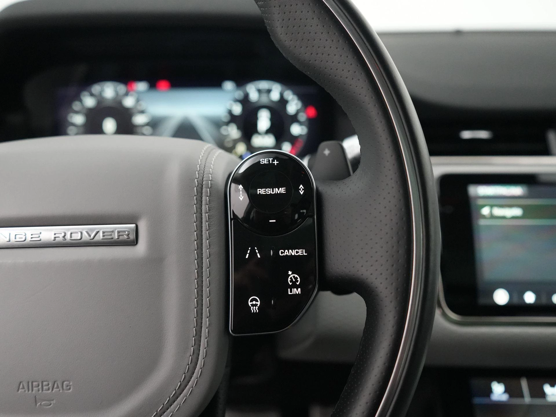 Land Rover-Range Rover Evoque-image-14