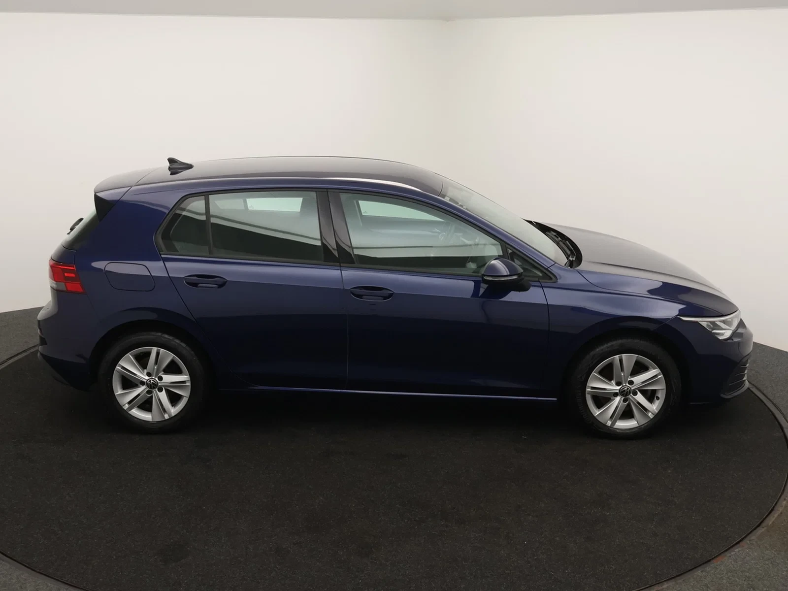 Volkswagen-Golf-image-6