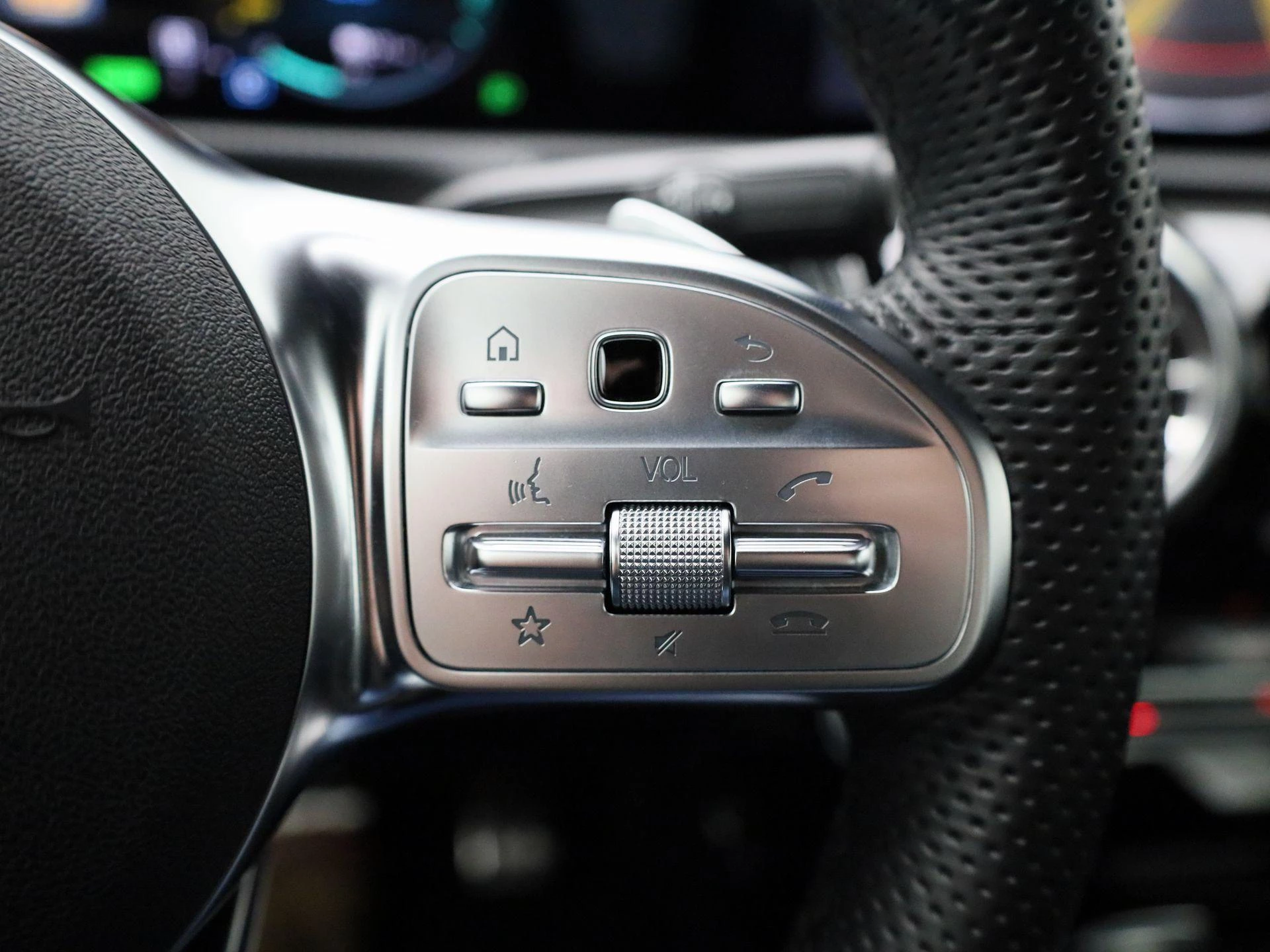 Mercedes-Benz-CLA-image-19