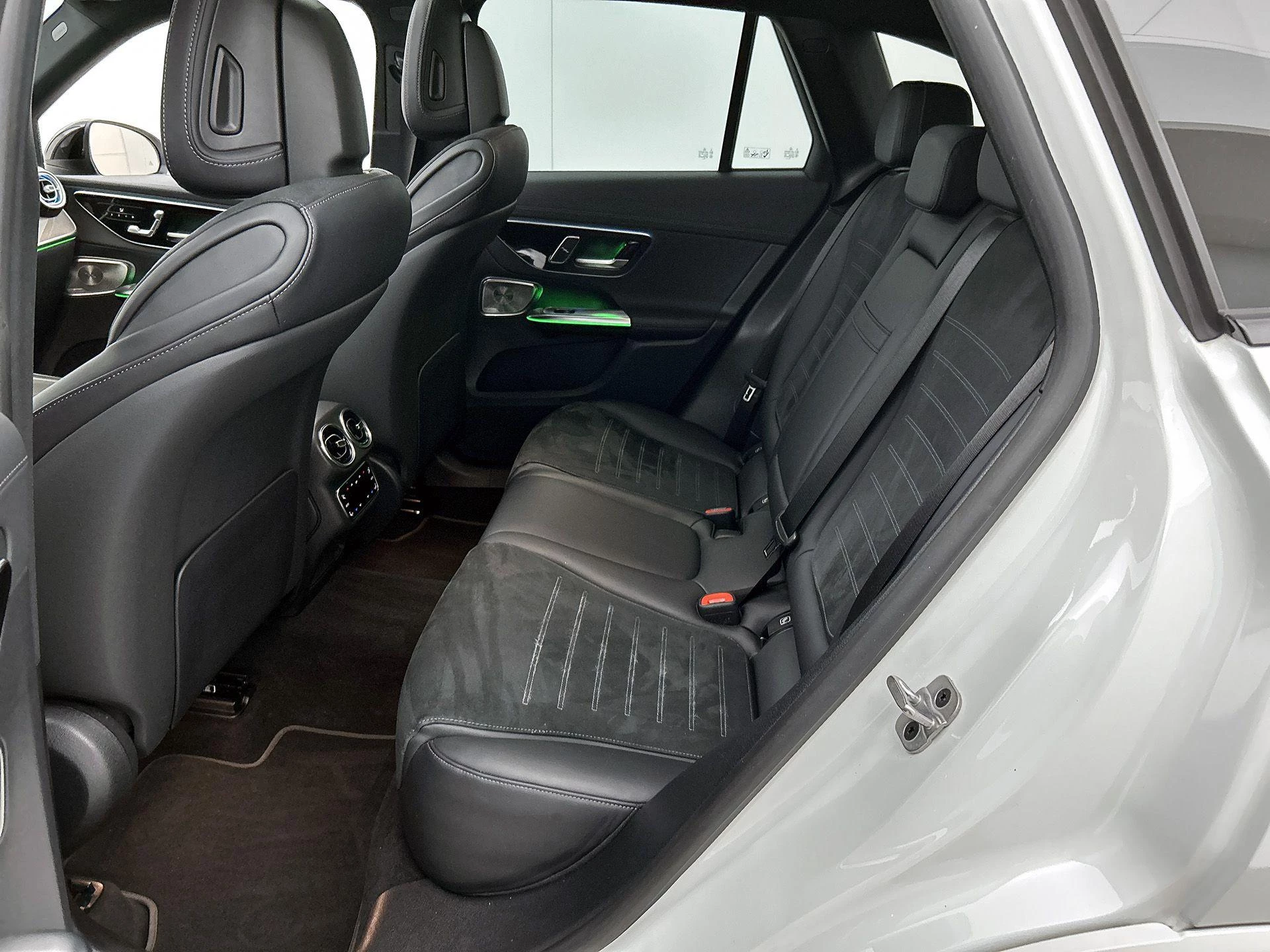 Mercedes-Benz-GLC-image-29