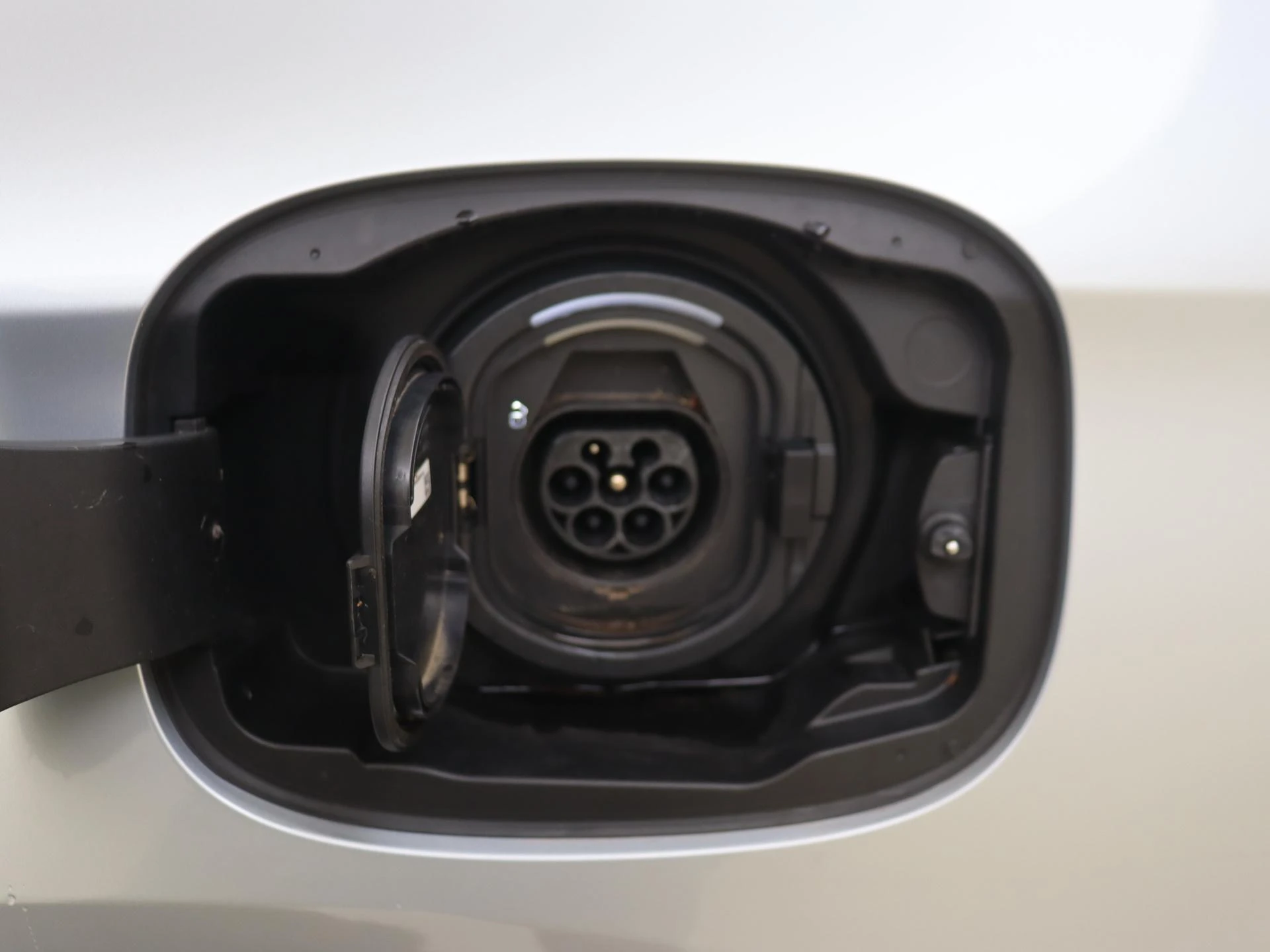 Mercedes-Benz-GLC-image-28