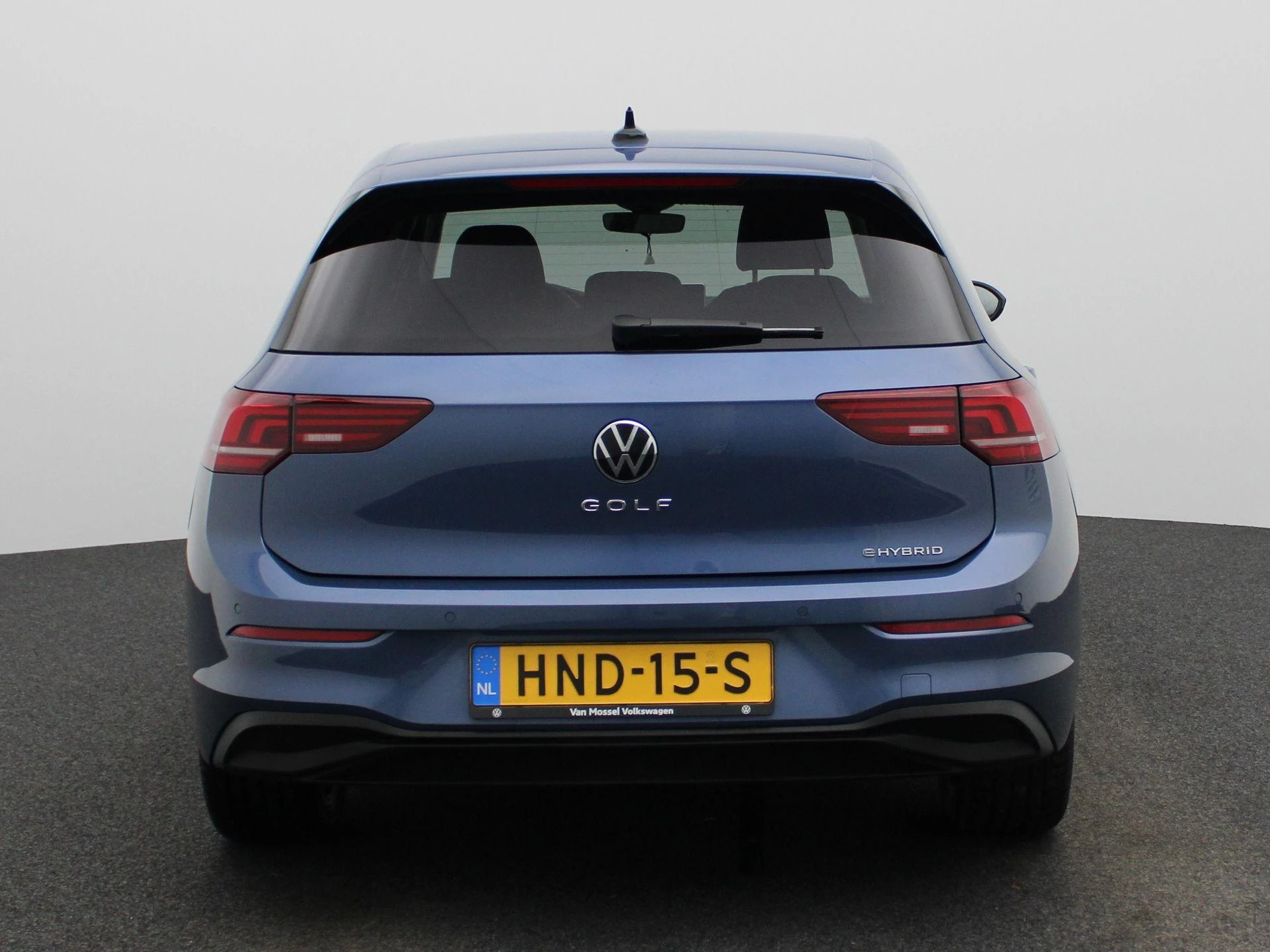 Volkswagen-Golf-image-4