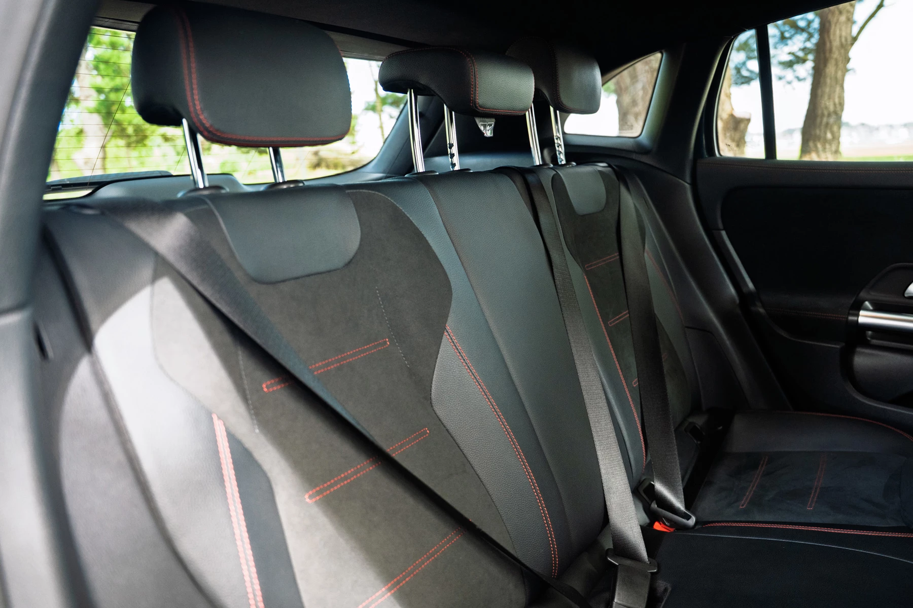 Mercedes-Benz-GLA-image-26