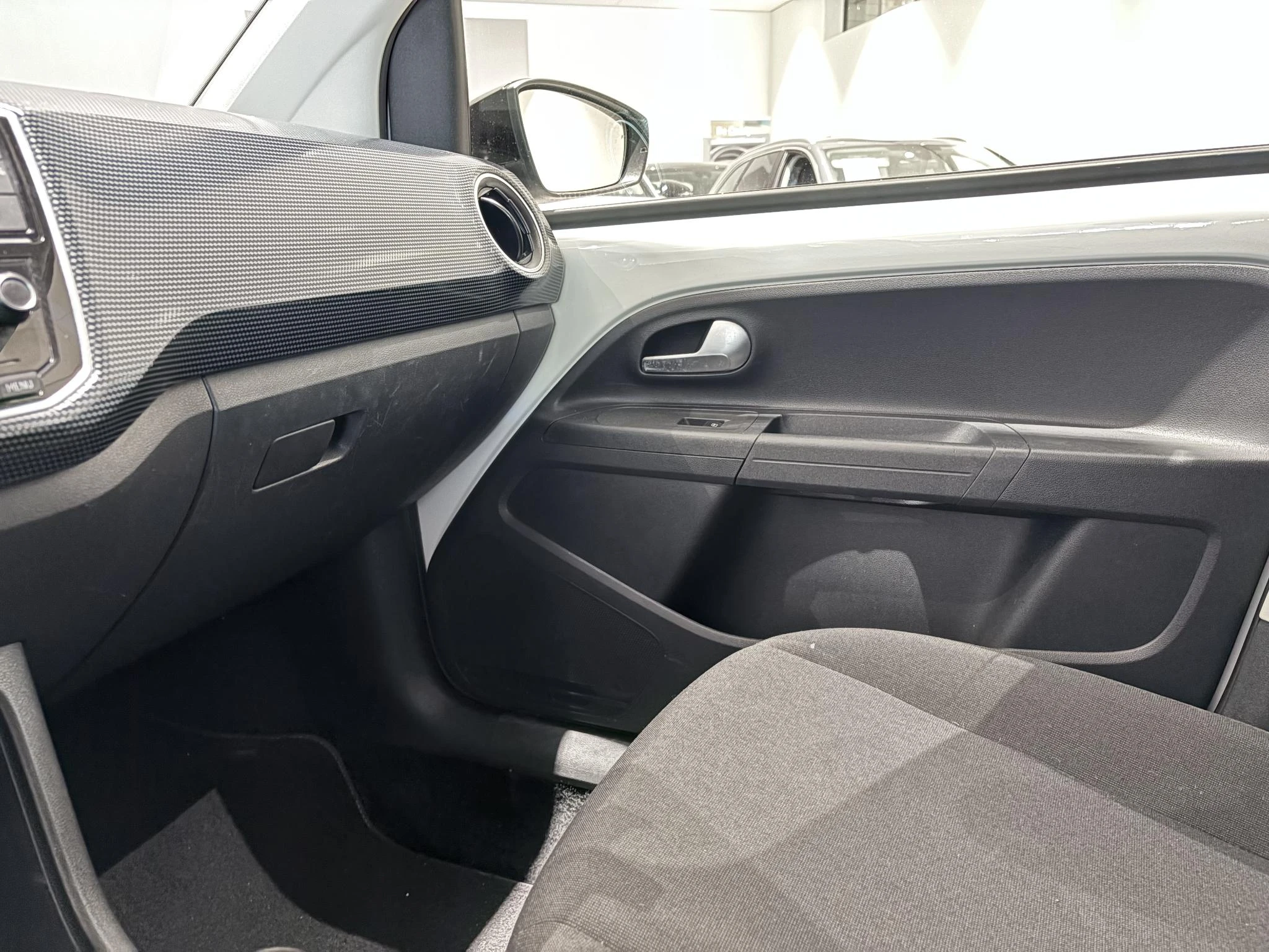 Volkswagen-up!-image-15