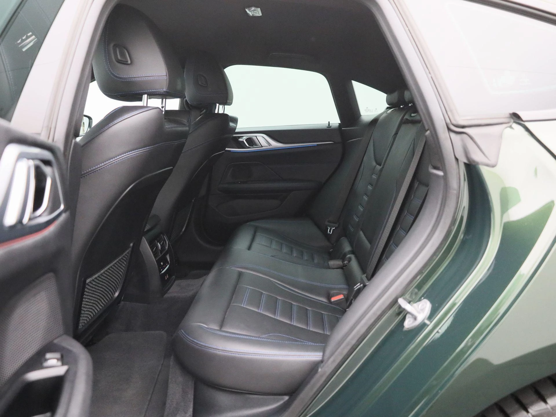 BMW-i4-image-11