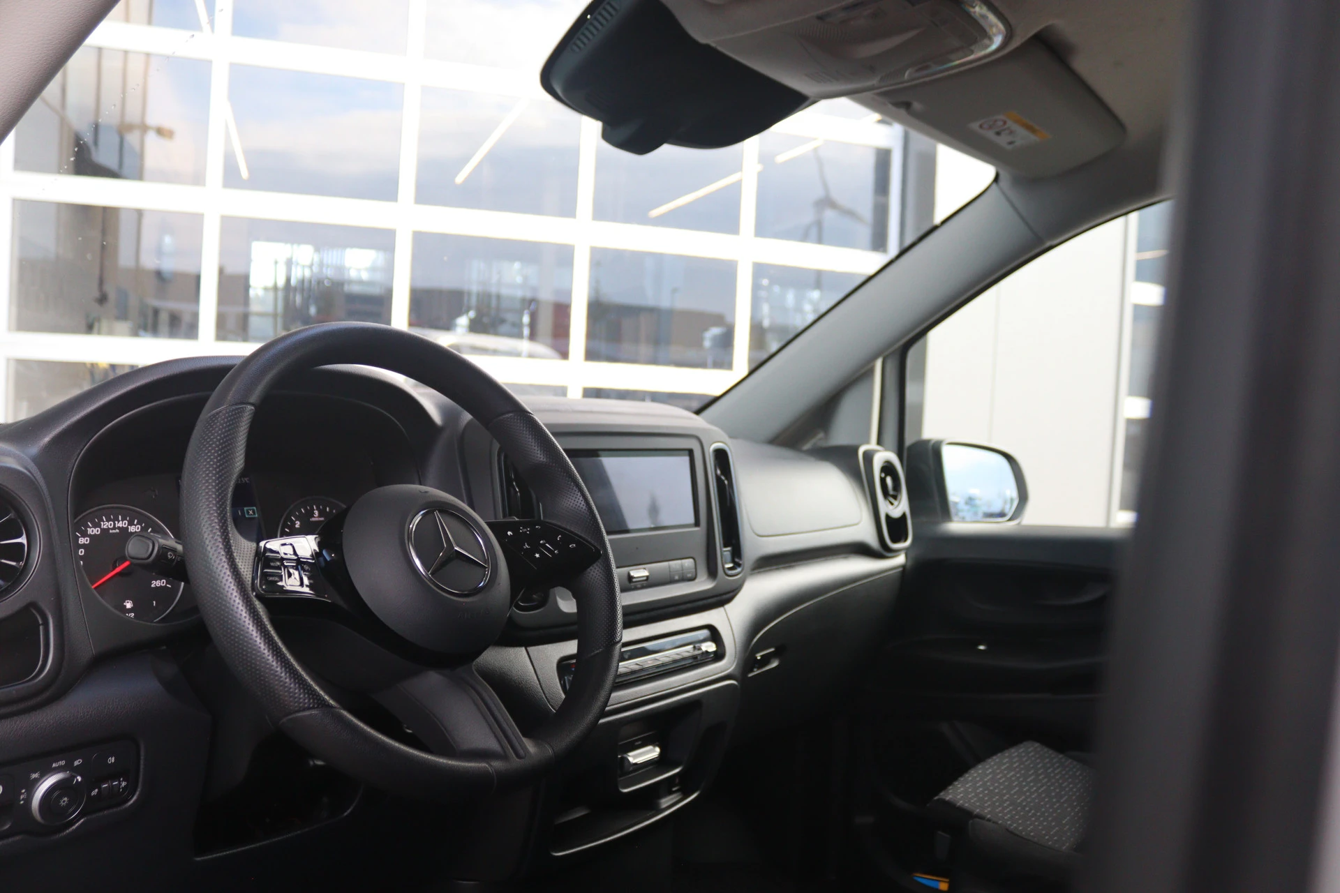 Mercedes-Benz-Vito-image-3