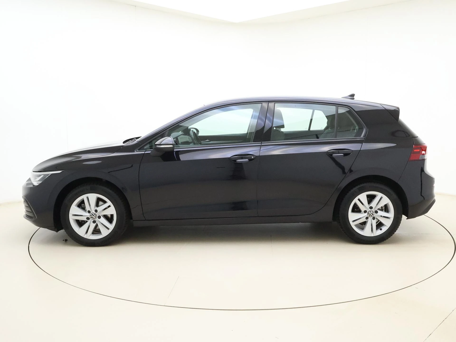 Volkswagen-Golf-image-1
