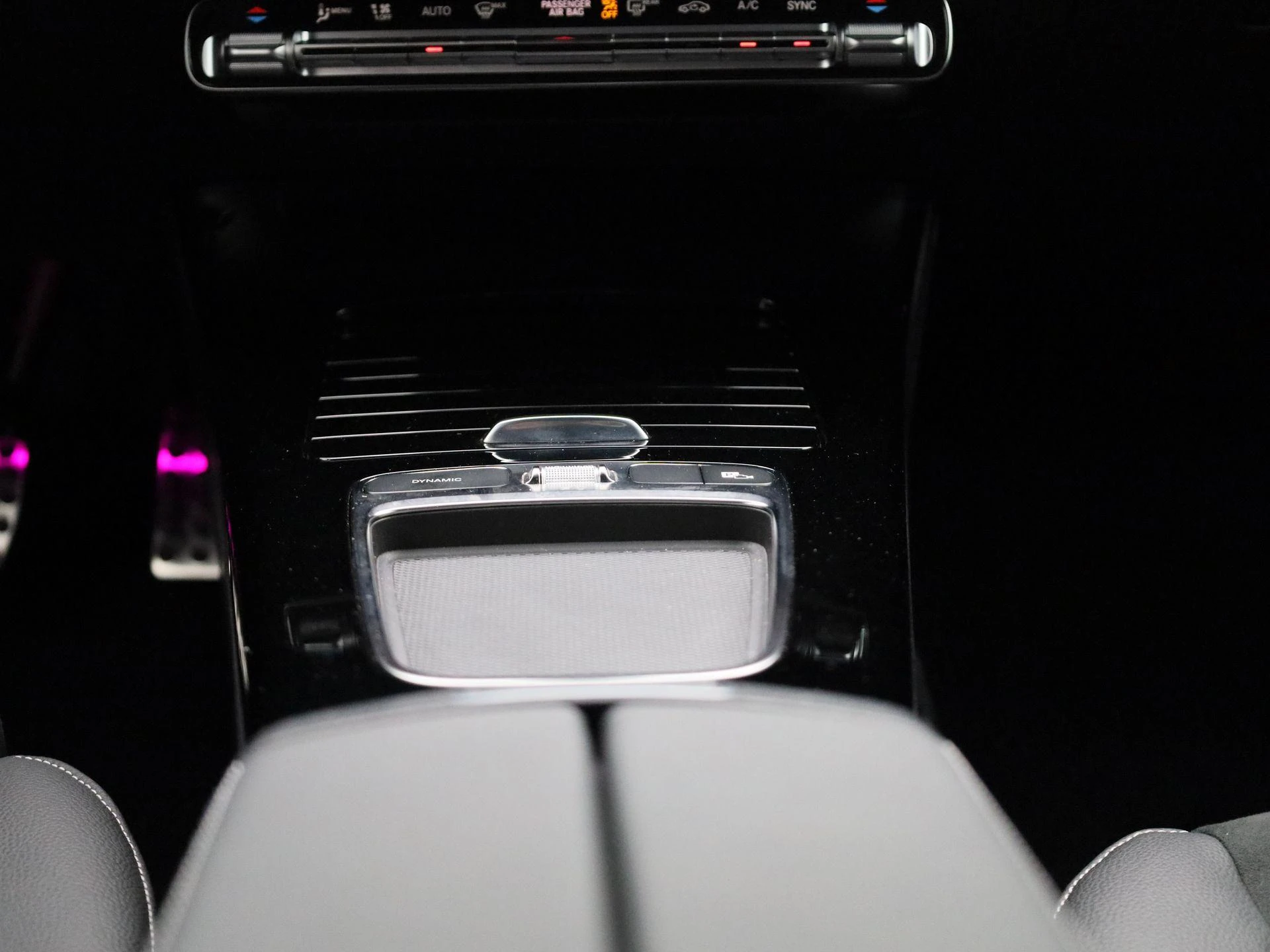 Mercedes-Benz-CLA-image-9