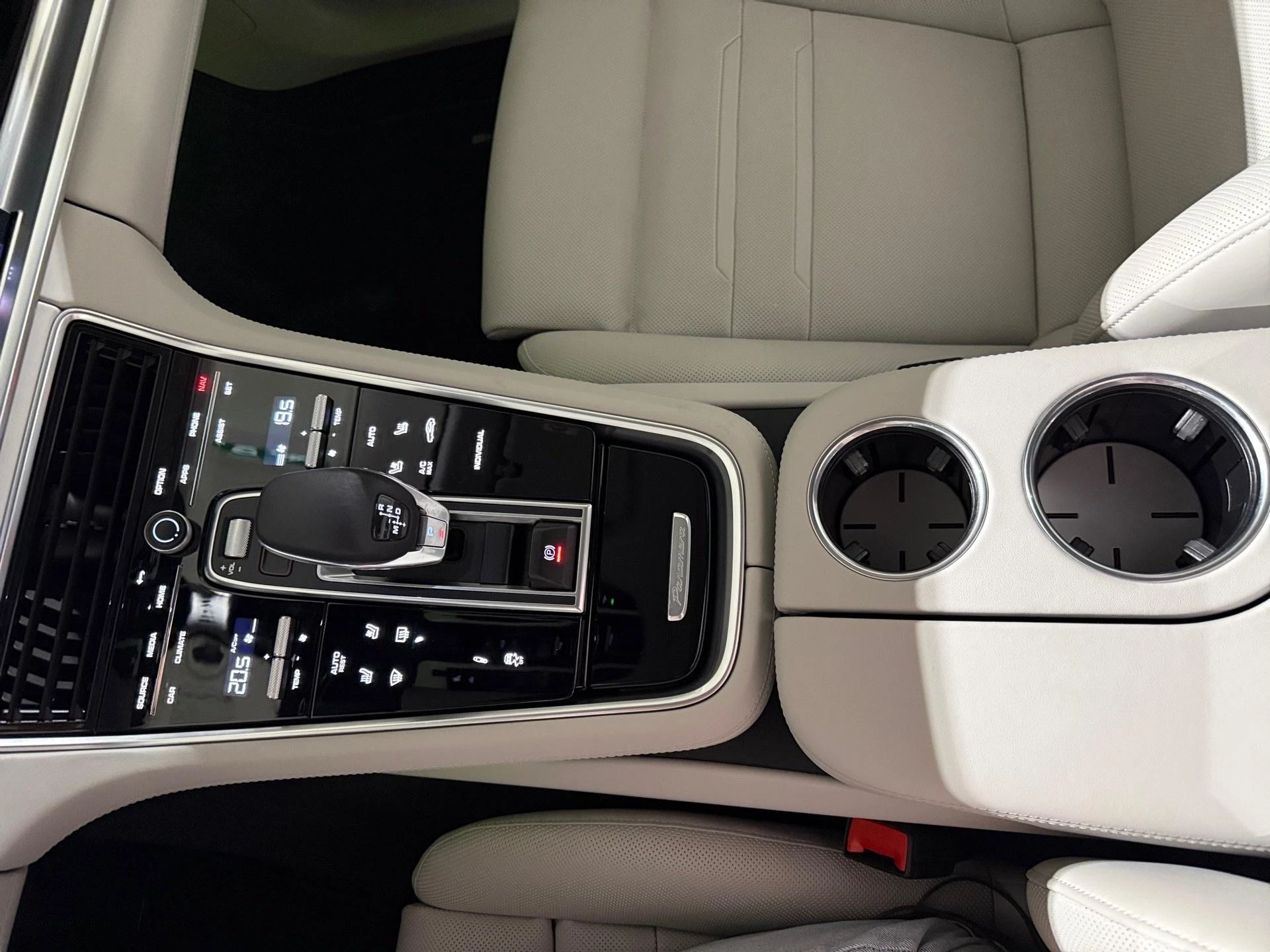 Porsche-Panamera-image-9