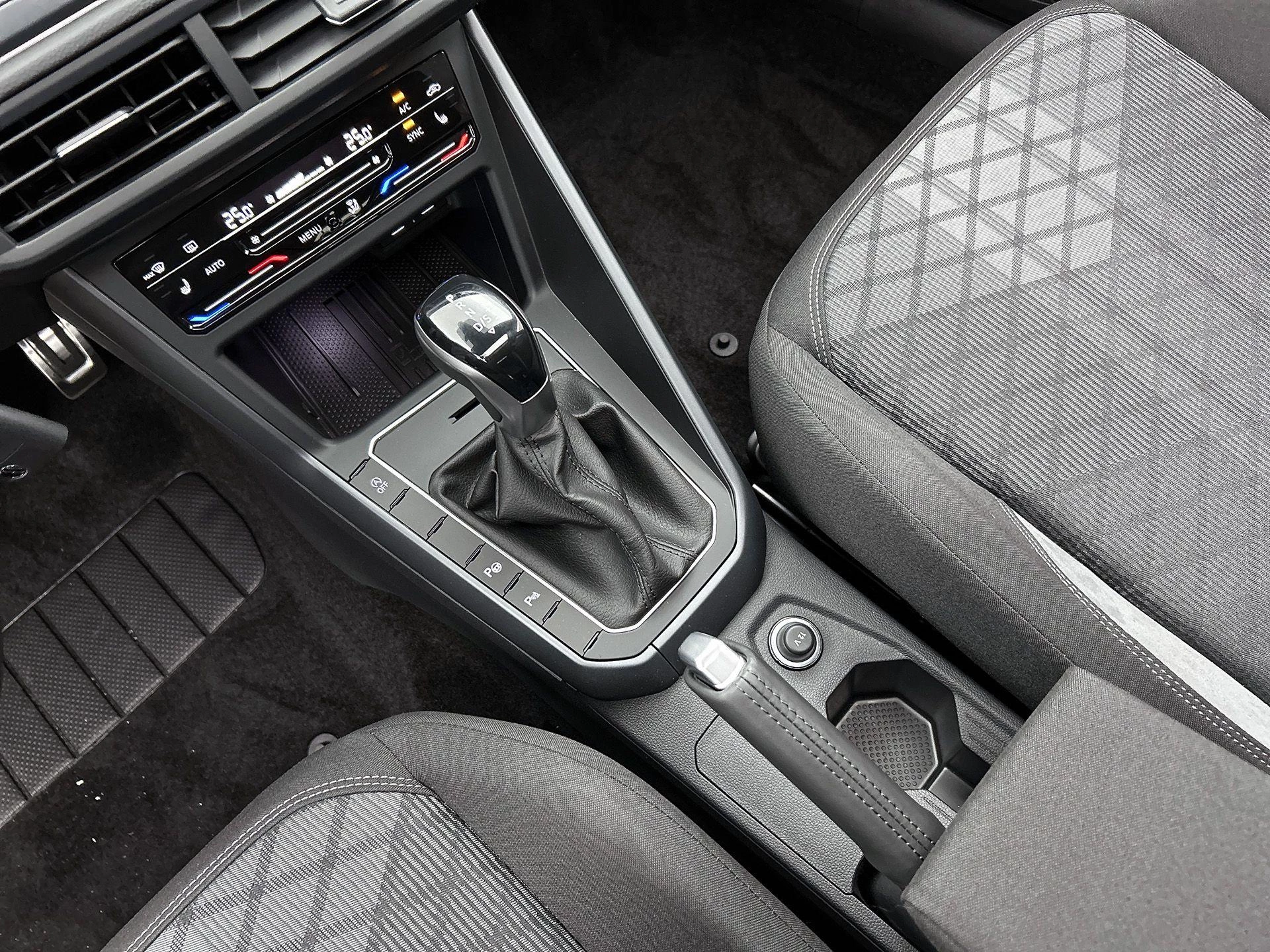 Volkswagen-Polo-image-28