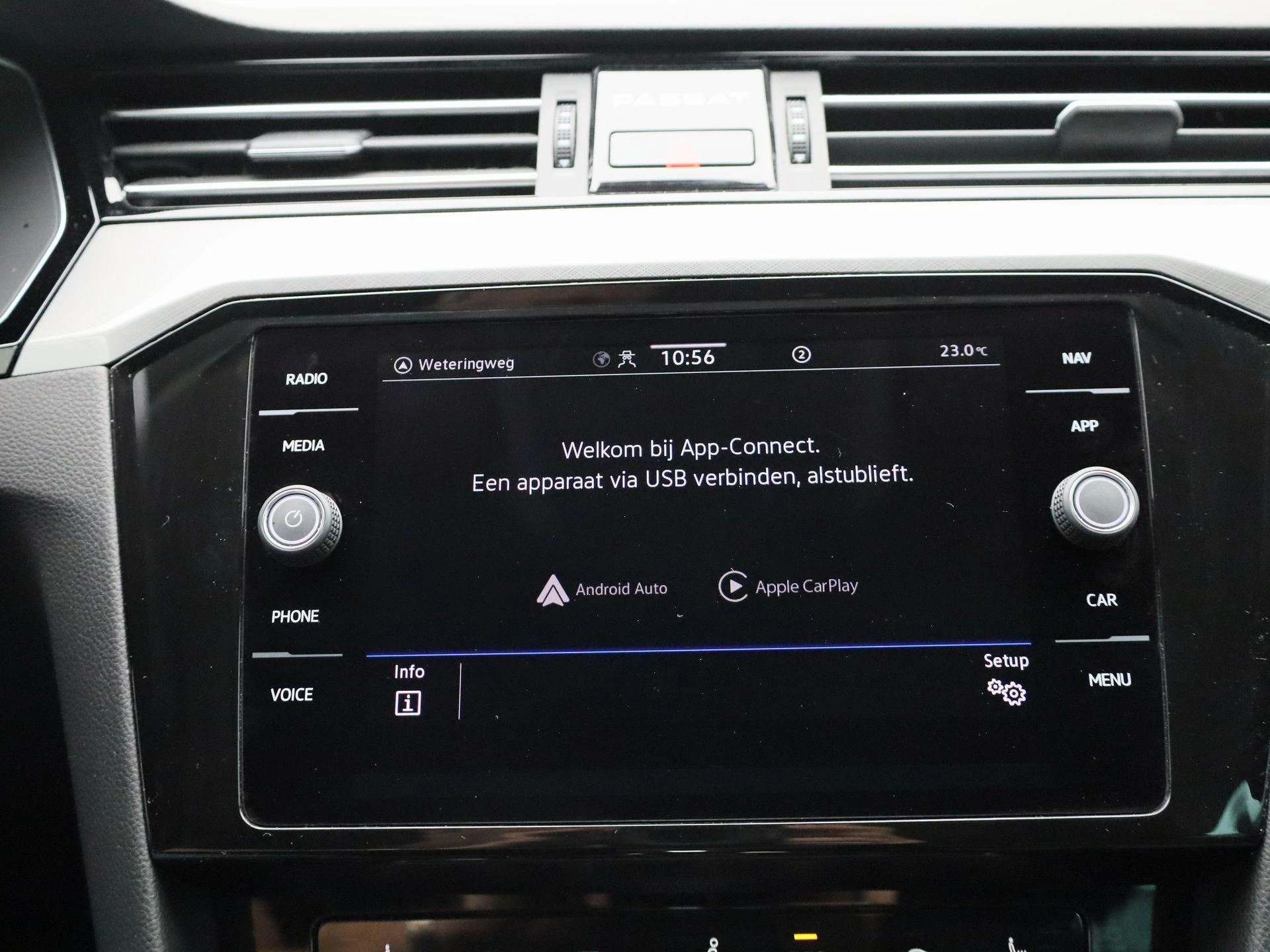 Volkswagen-Passat-image-18