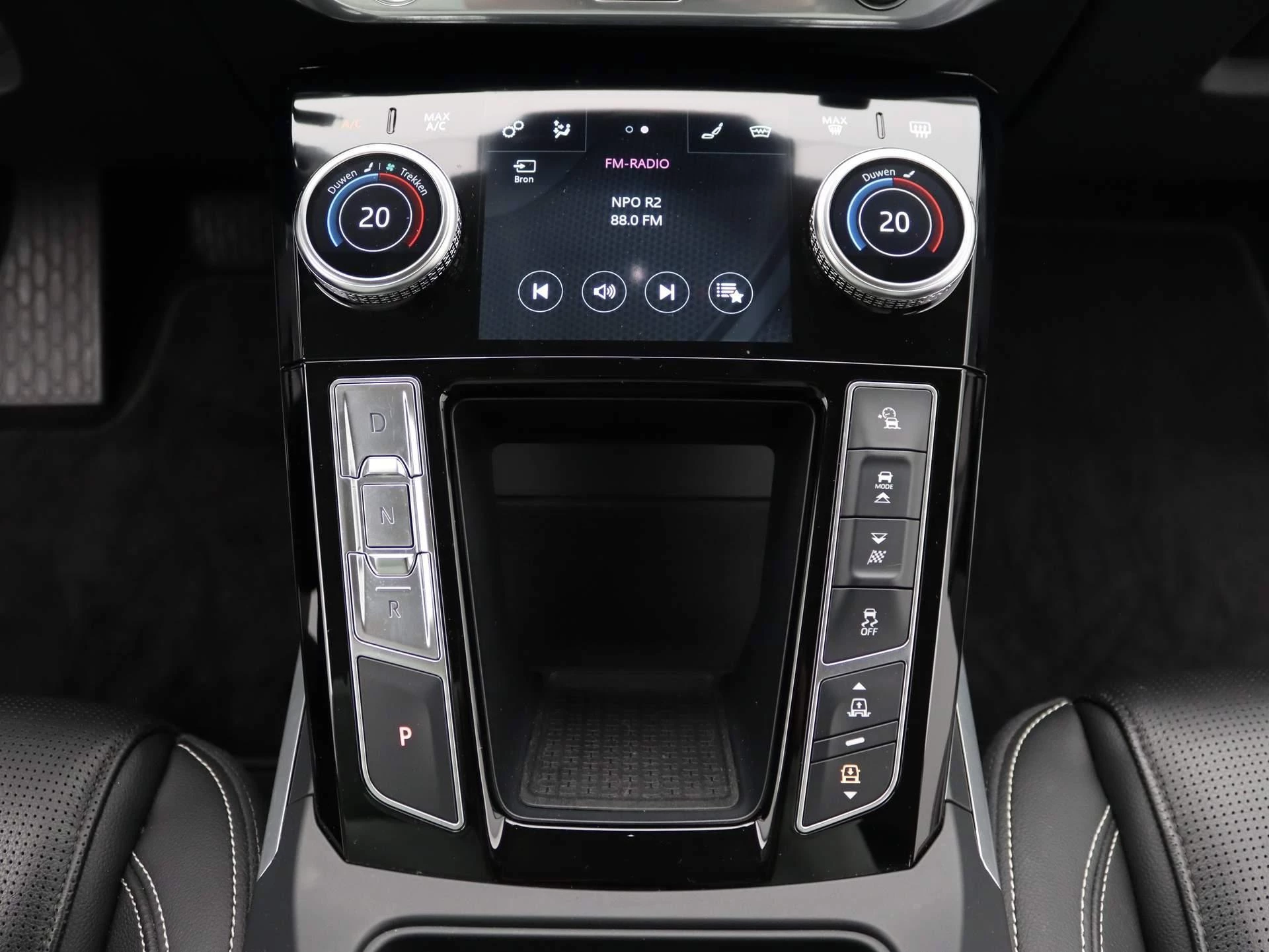 Jaguar-I-PACE-image-10