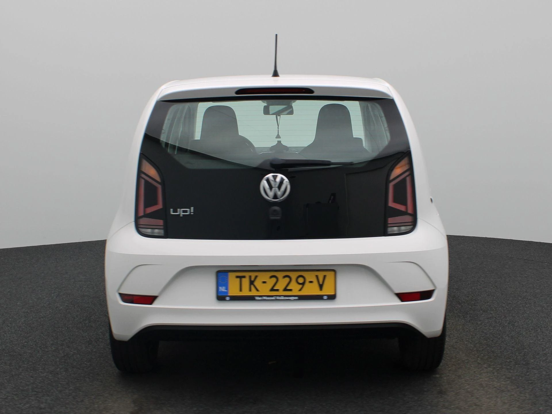 Volkswagen-up!-image-4