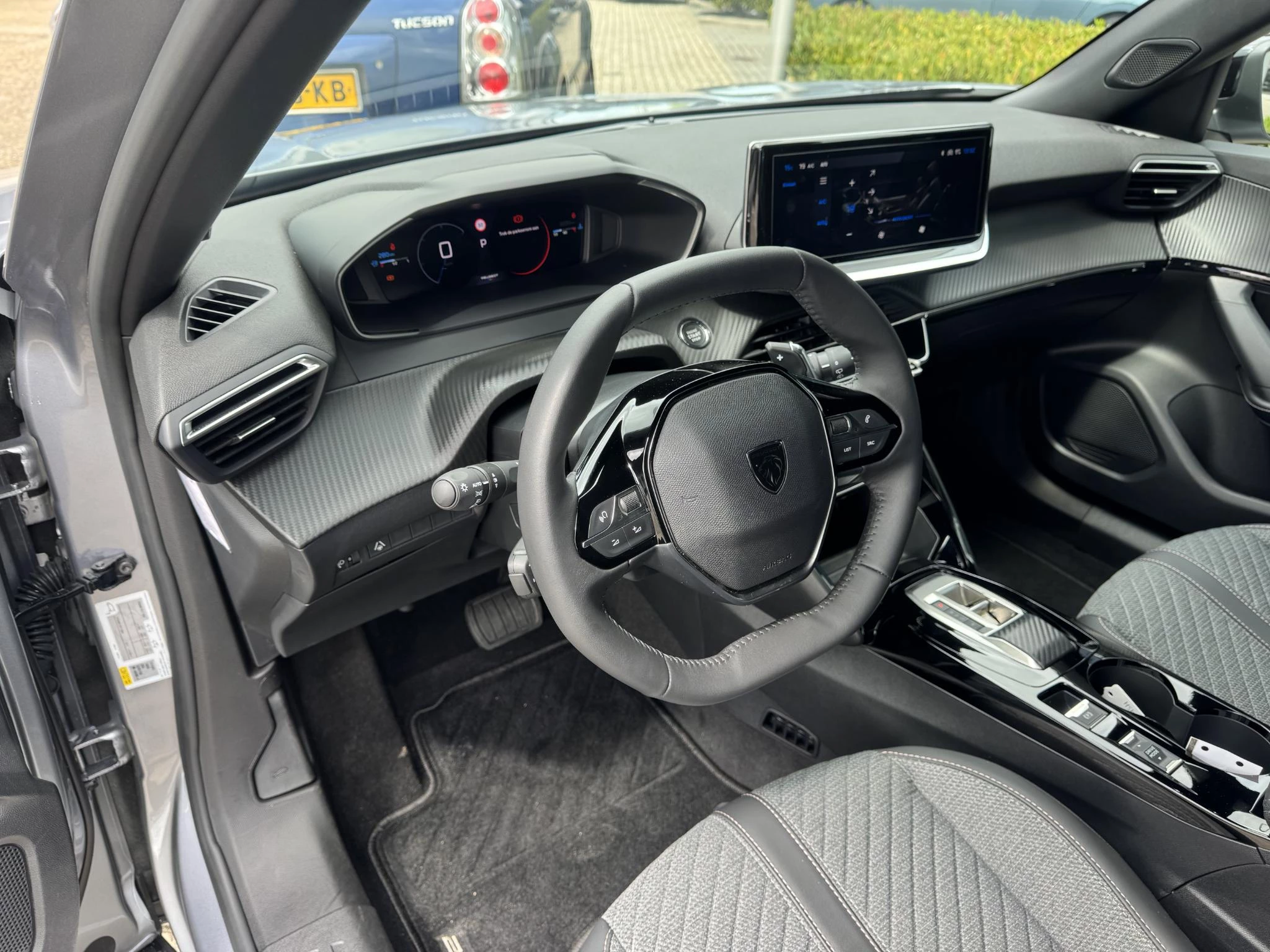 Peugeot 2008 1.2 Hybrid 145 Allure