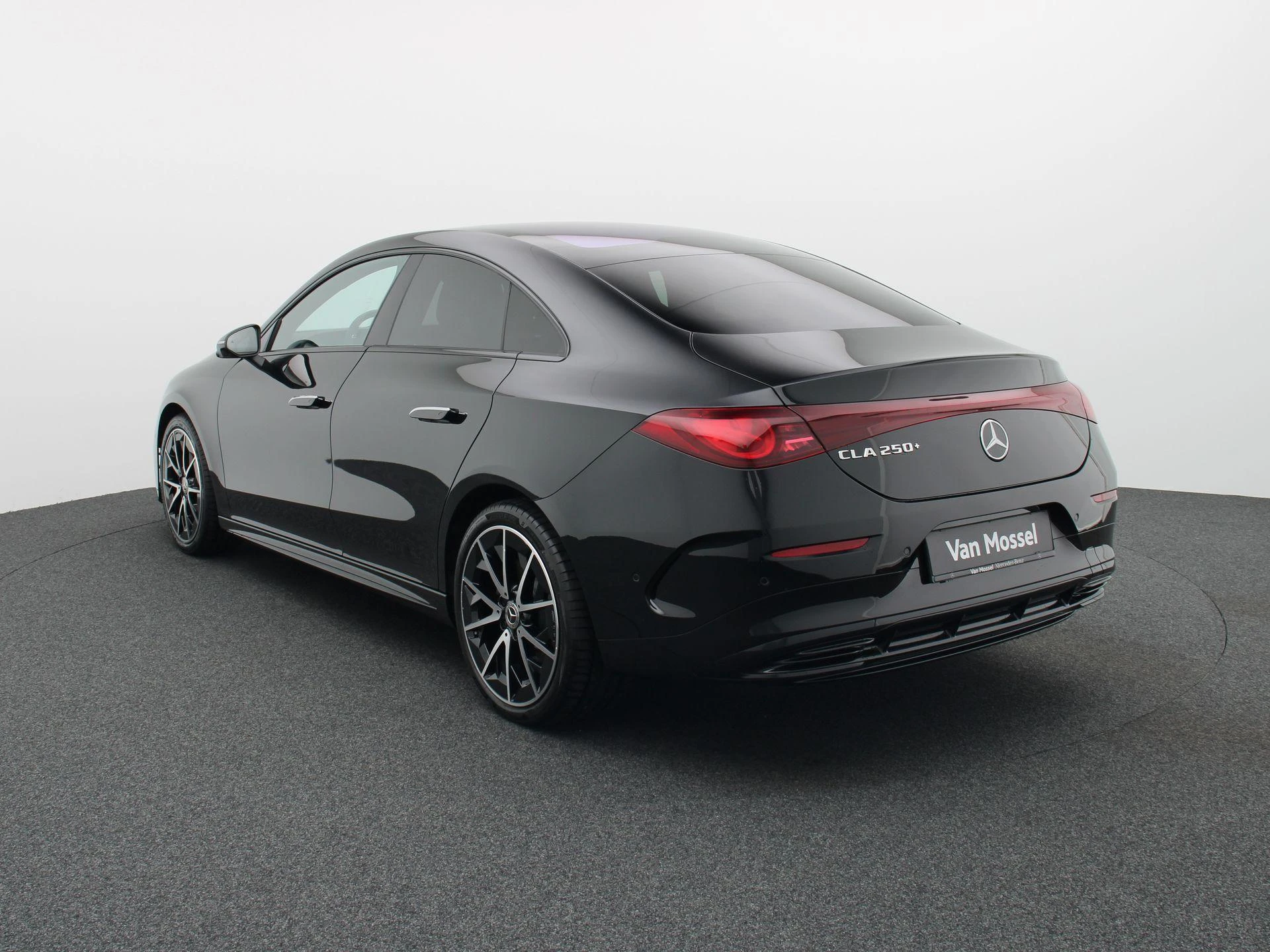 Mercedes-Benz CLA 250+ Sport Edition + MULTIBEAM + PANO + CARPLAY +