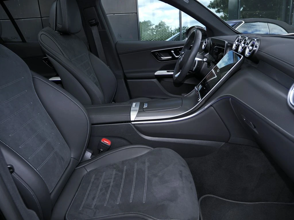 Mercedes-Benz-GLC 220 d-image-11