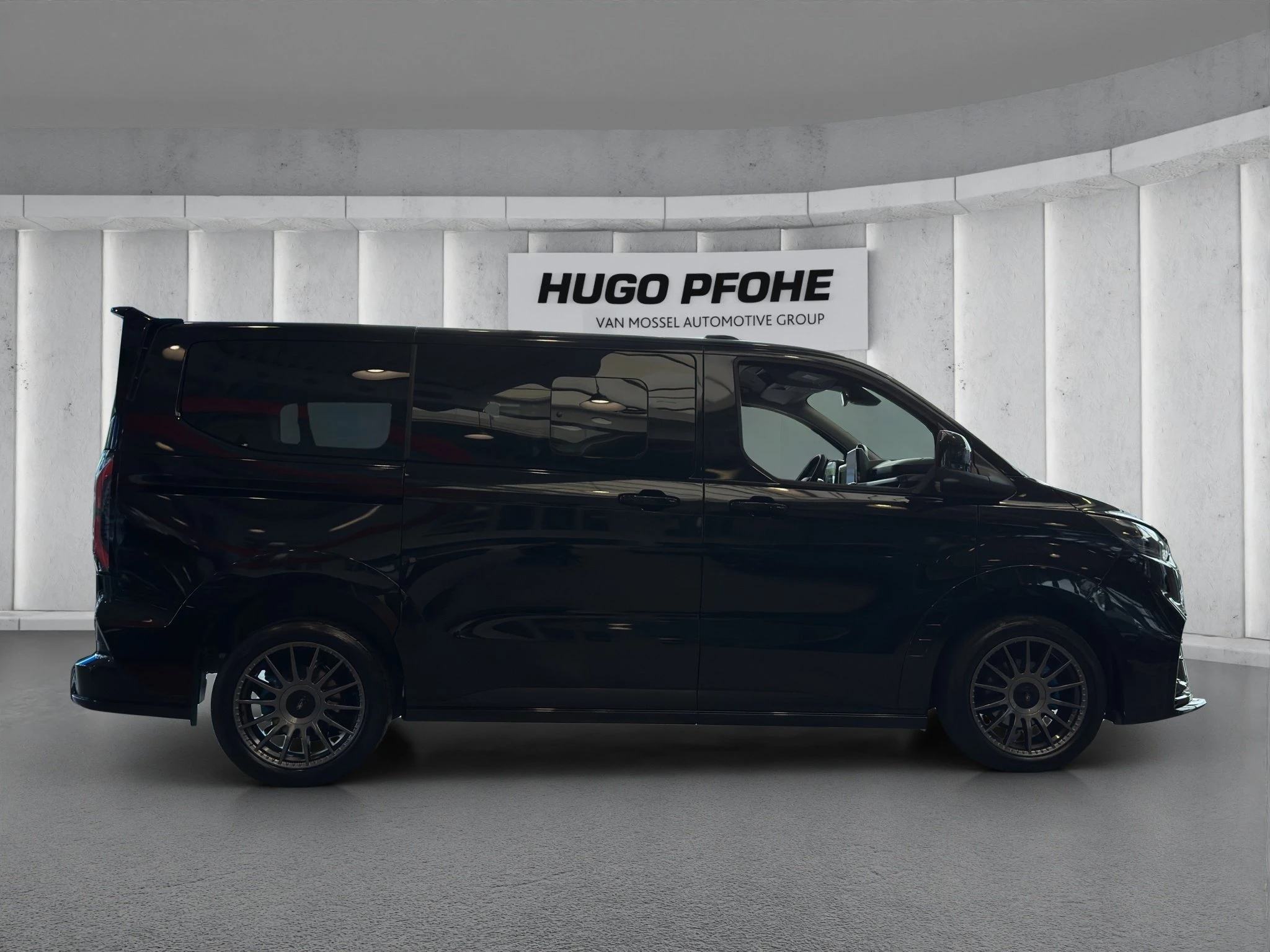 Ford-Tourneo Custom-image-3