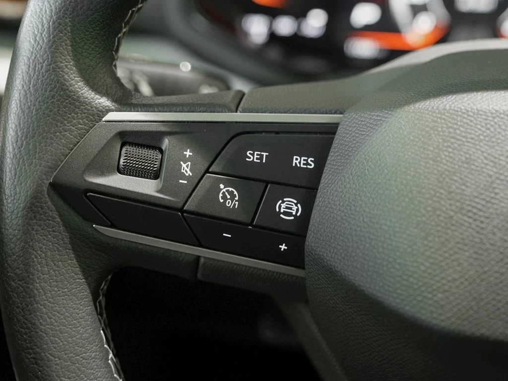 SEAT Arona 1.0 TSI DSG Style Edition *LED*Navi*Mirror-Link*Sprachsteuerung*Climatronic*Sitzhzg*