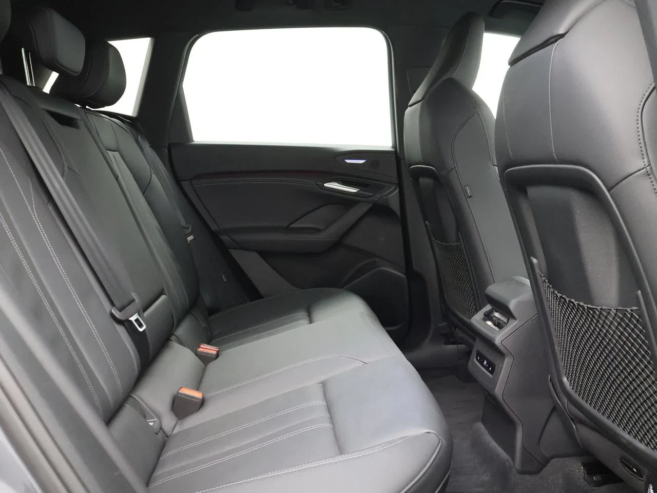 Audi-SQ6 e-tron-image-12