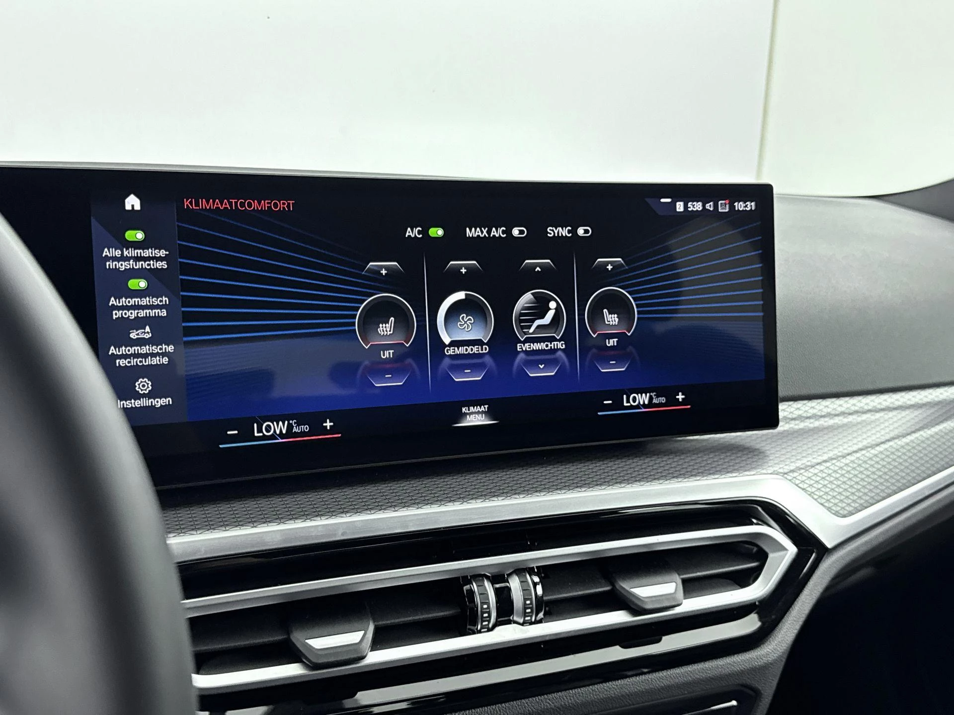 BMW-i4-image-23