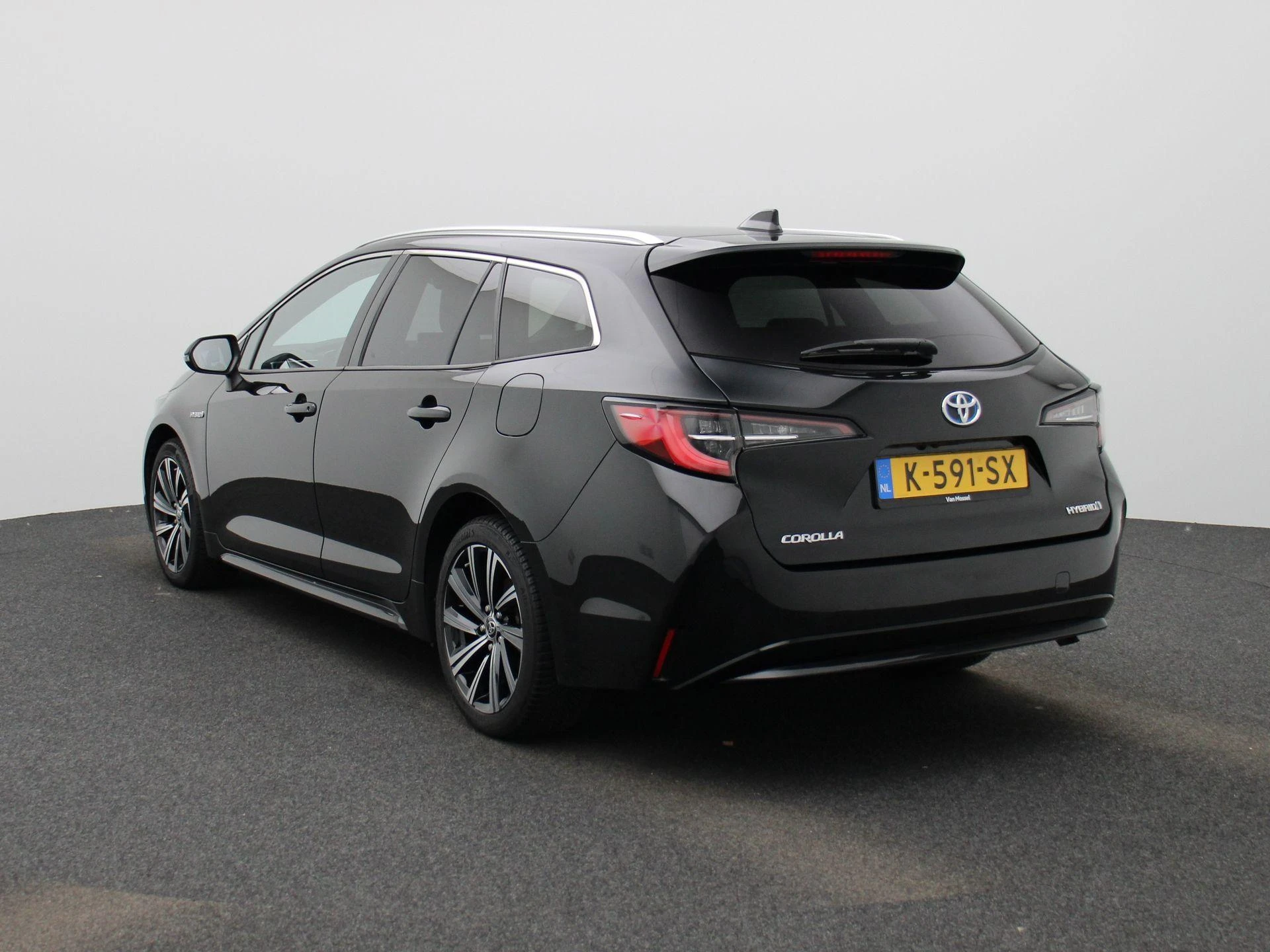 Toyota-Corolla Touring Sports-image-1