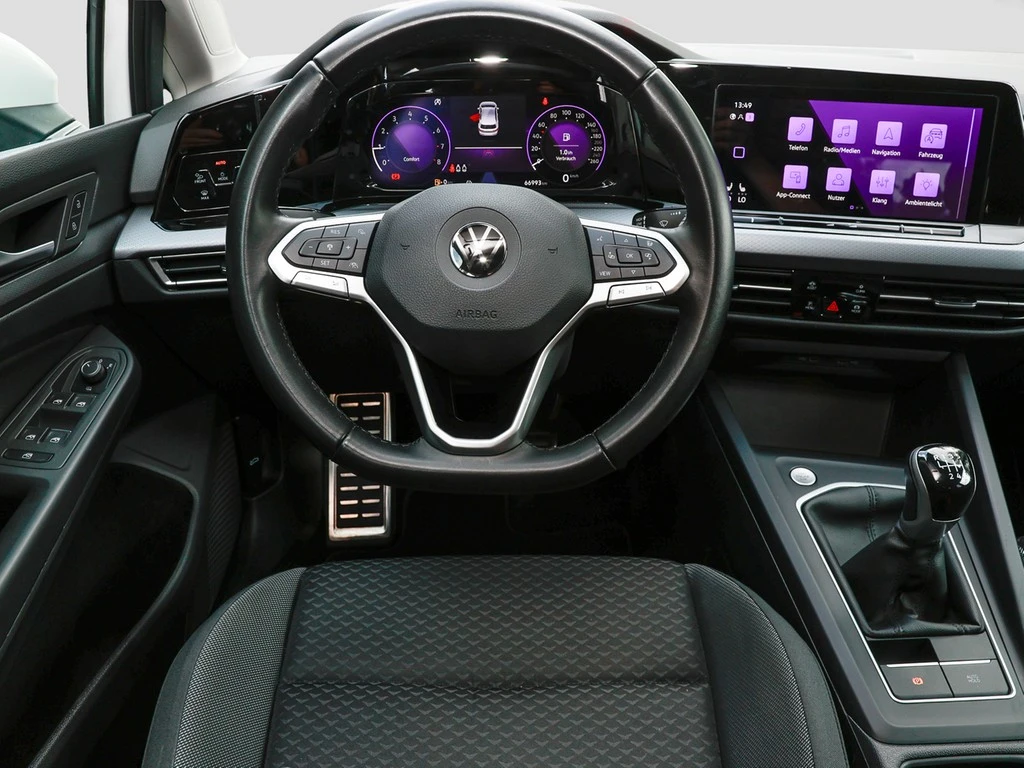 Volkswagen-Golf-image-12
