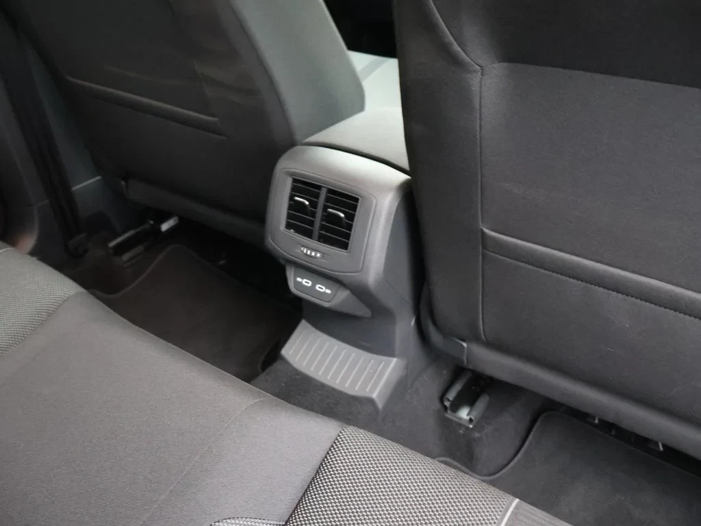 Volkswagen-T-Roc-image-11