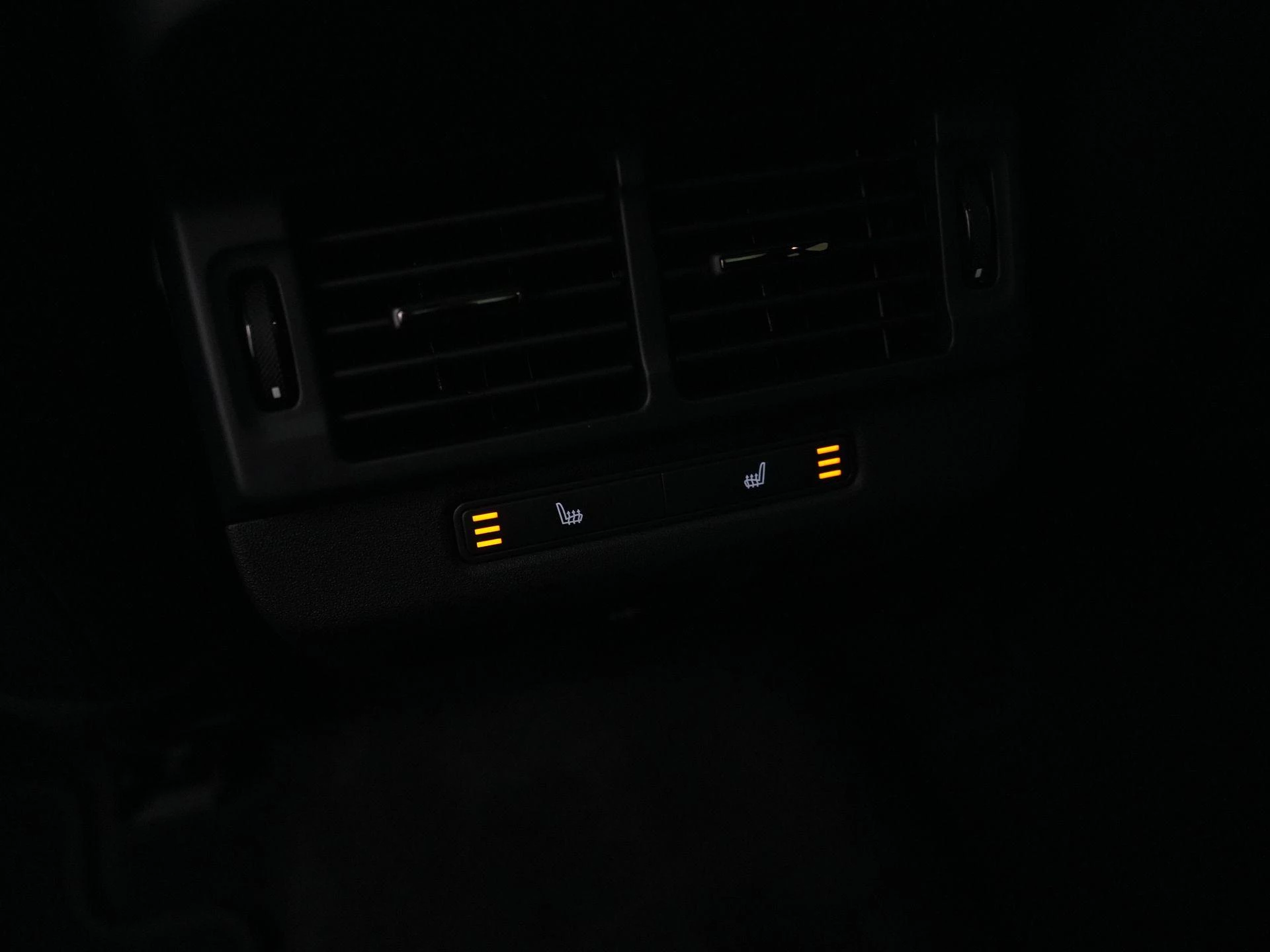 Land Rover-Range Rover Evoque-image-39