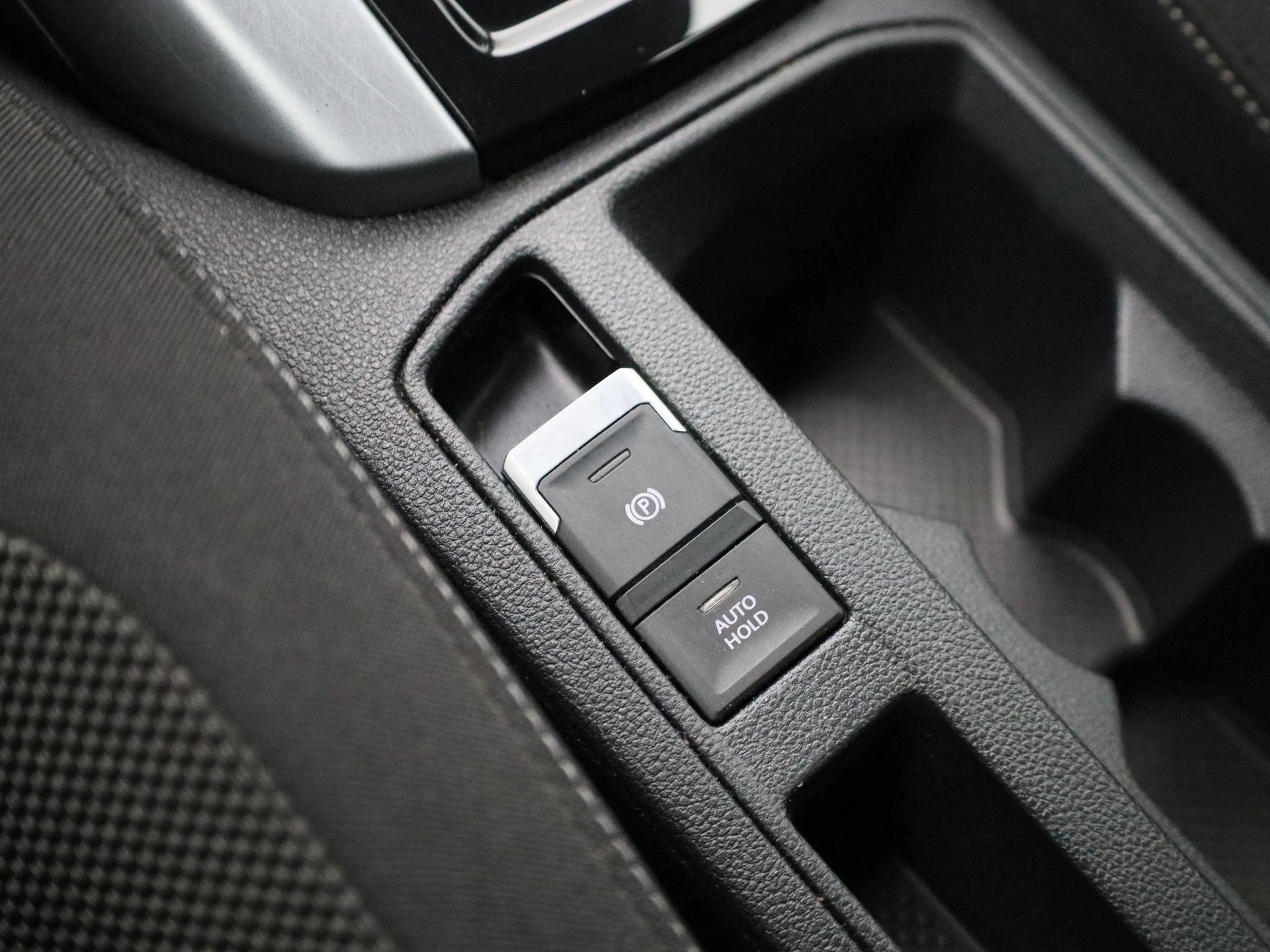 Volkswagen-T-Roc-image-17