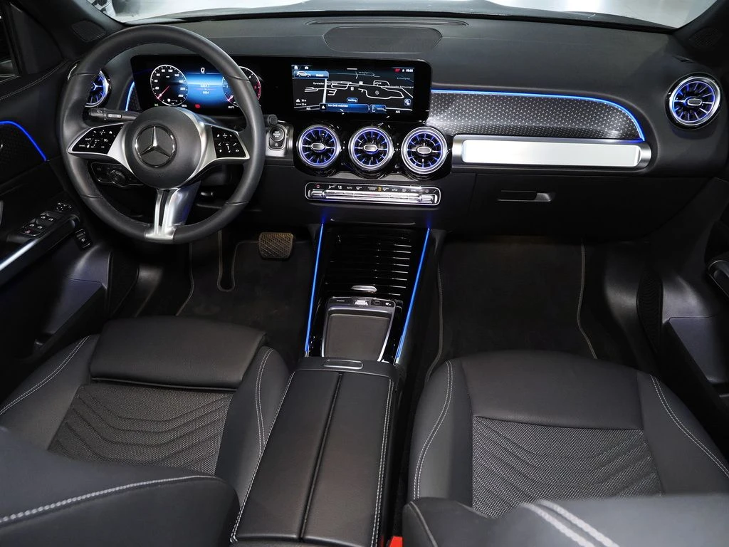 Mercedes-Benz-GLB 200 d-image-12