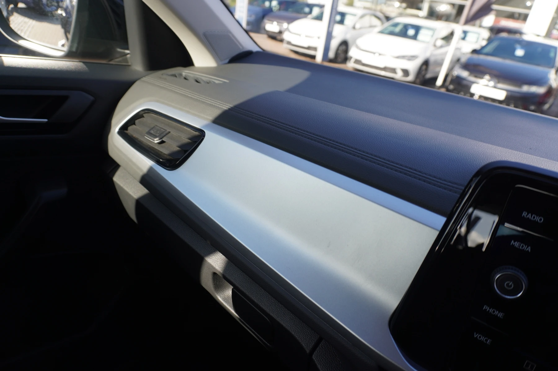 Volkswagen-T-Roc-image-24